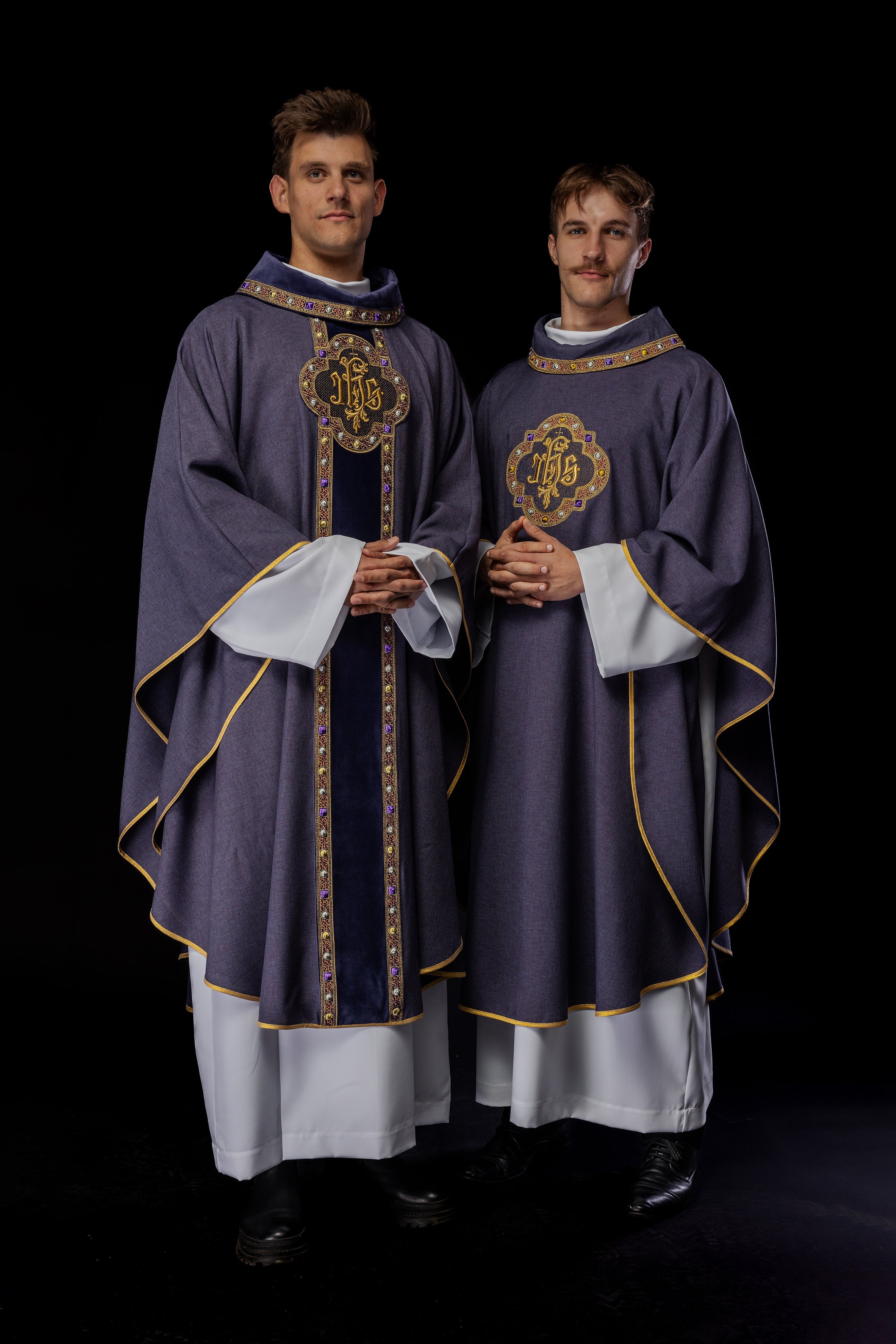 Chasuble IHS embroidered collar in purple