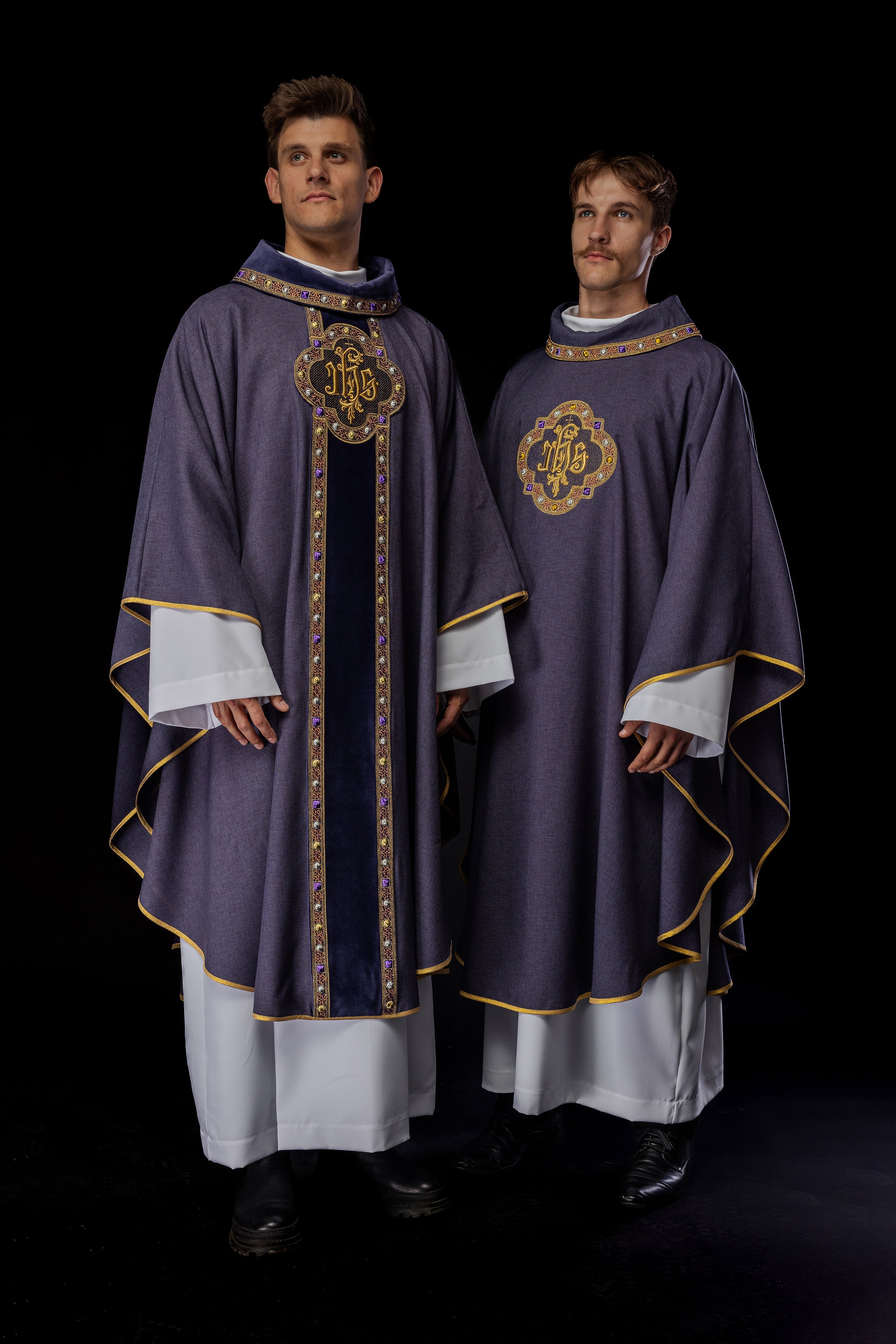 Chasuble IHS embroidered collar in purple