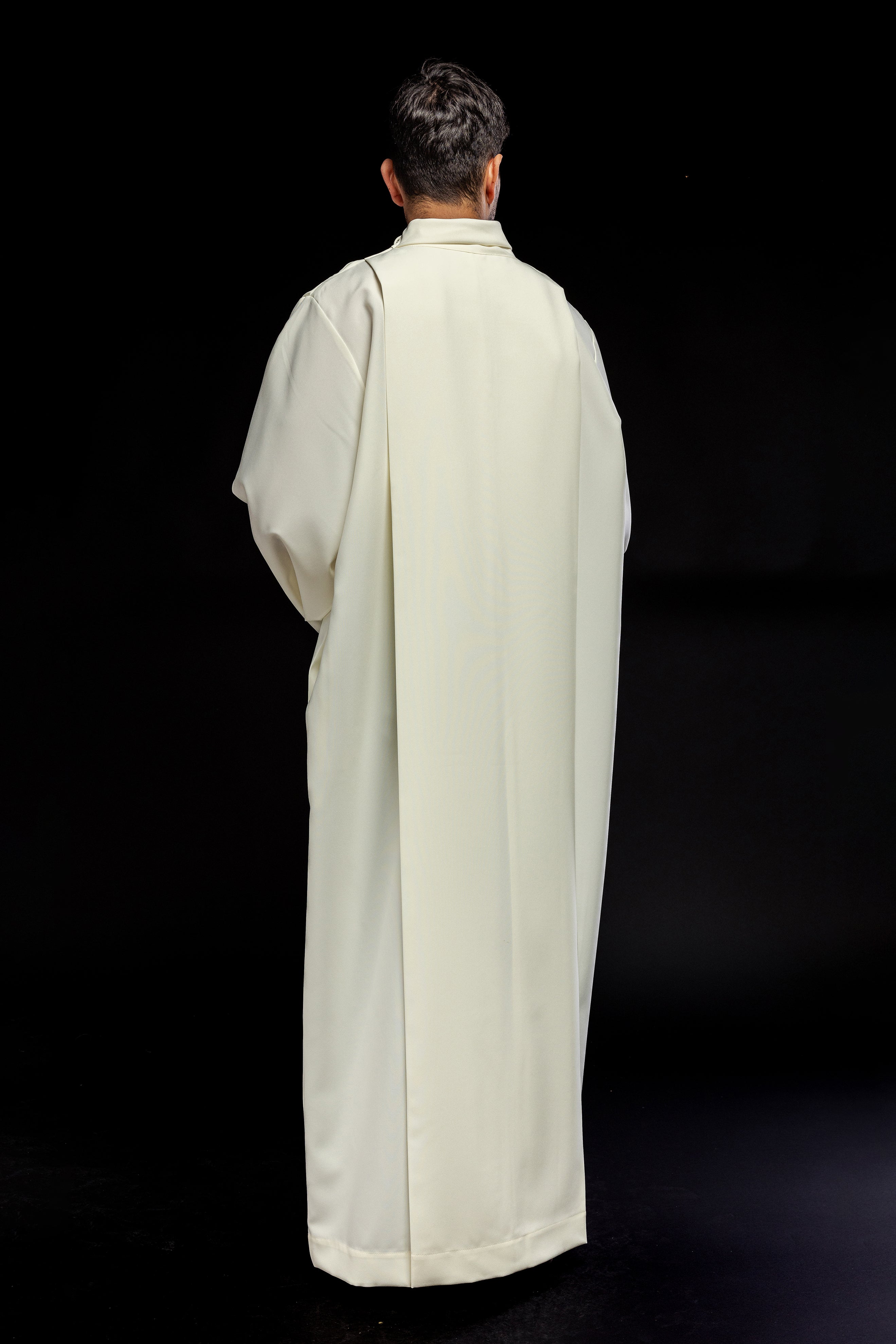 Embroidered priest's alb with neck collar in ecru