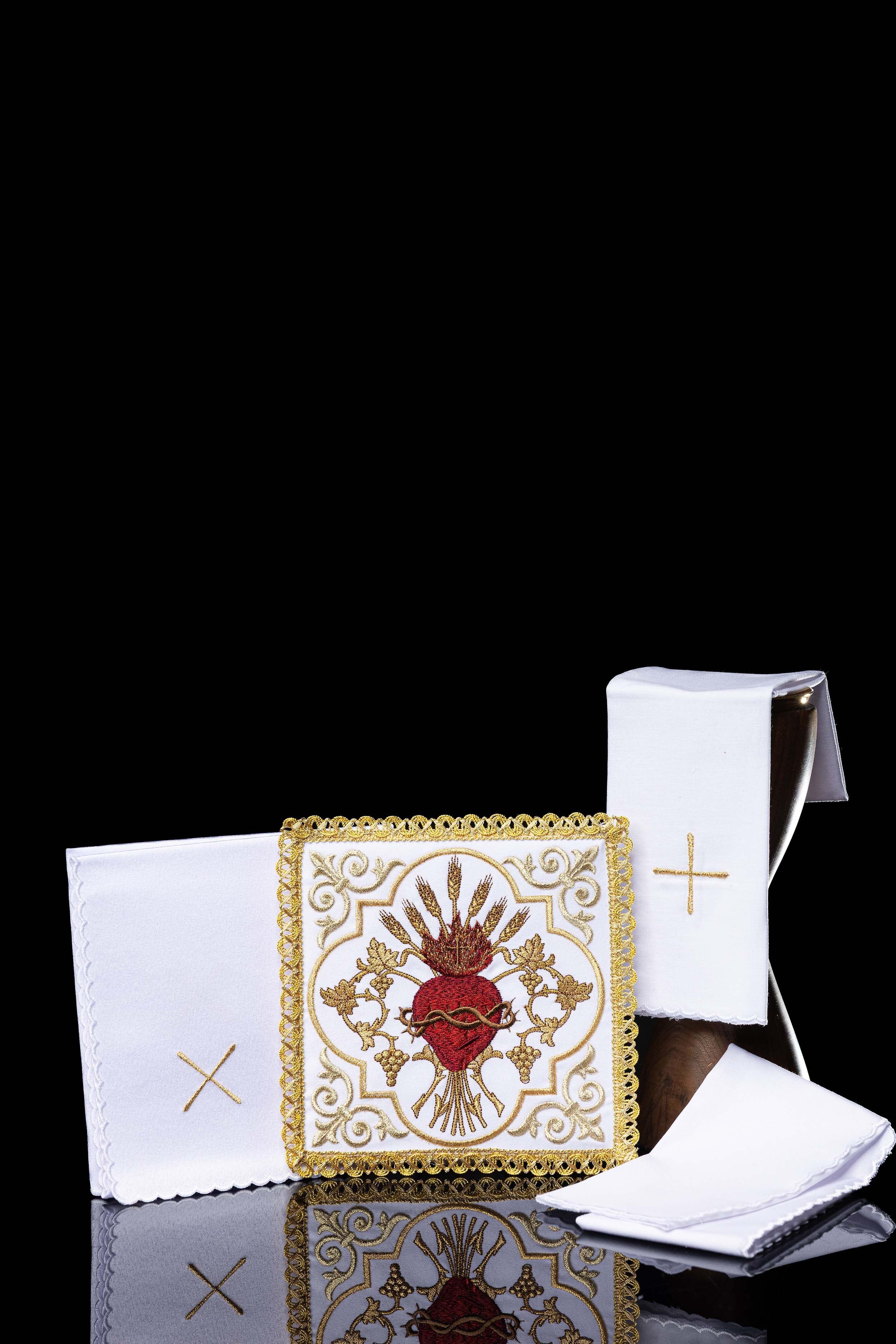 Chalice Linen Embroidered with the Sacred Heart of Jesus