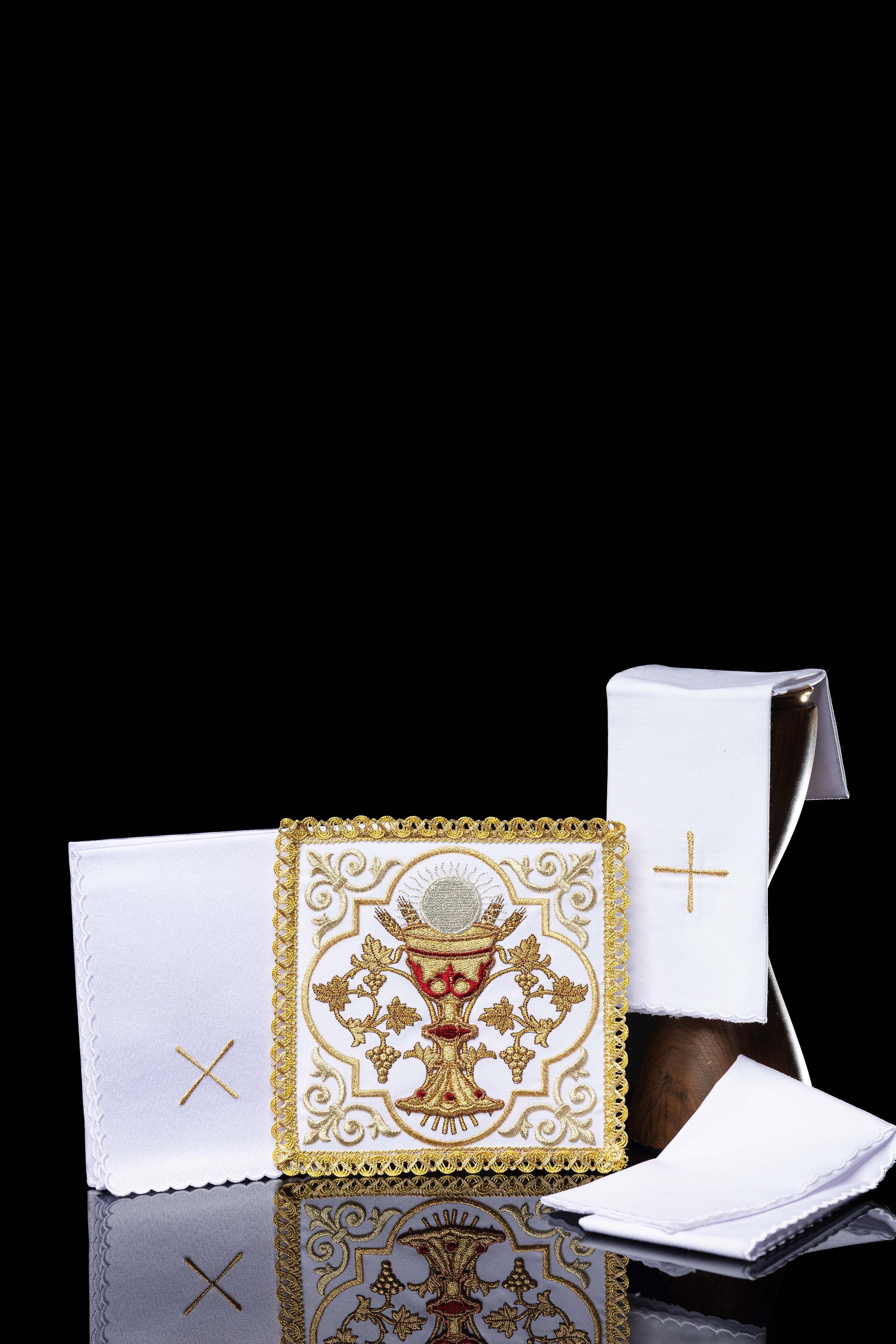 Chalice linen embroidered with the symbol of the Eucharistic Chalice