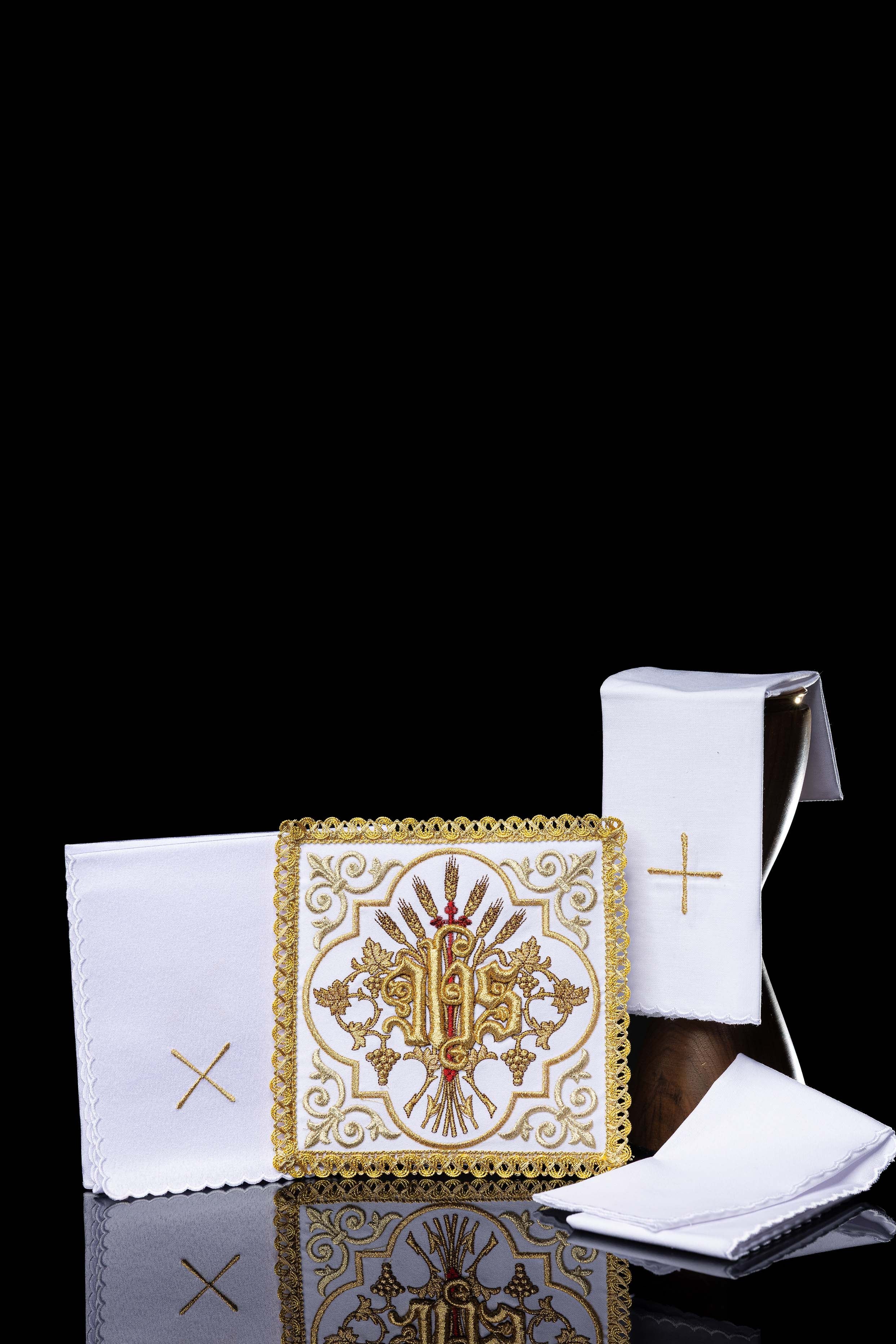 Chalice linen embroidered with the IHS symbol