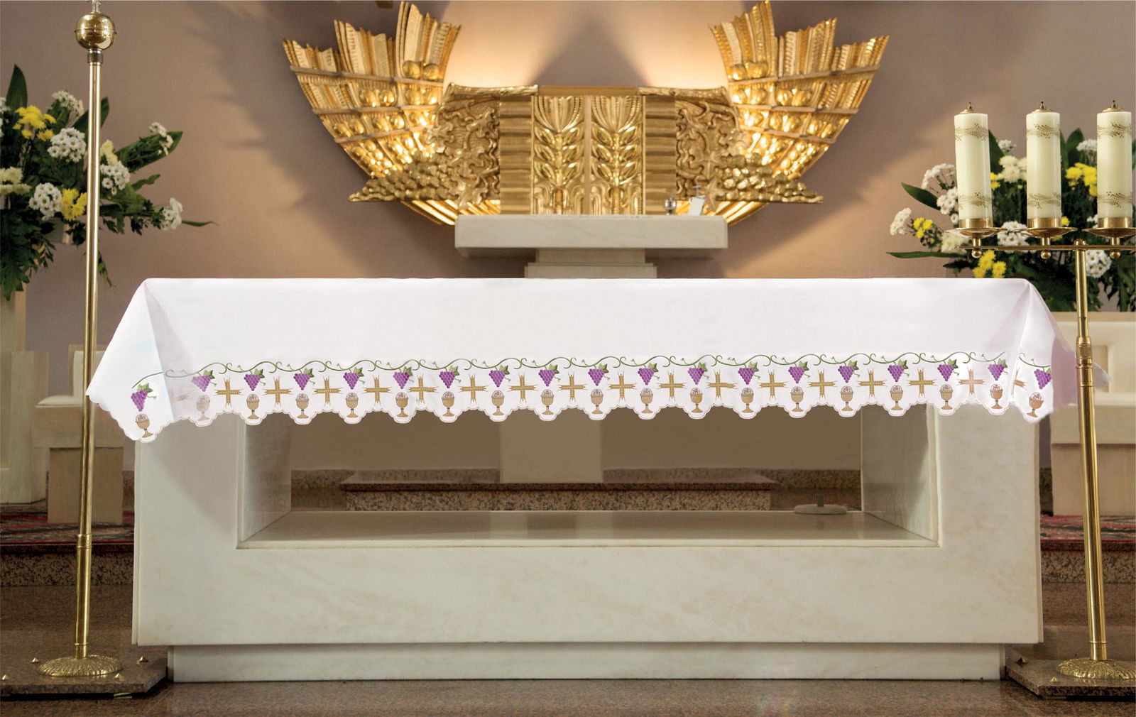 Altar tablecloth by meters with frontal grapes and cross embroidery KOO/048 150*300 BIAŁY (obszywany) - HAFTINAUSA.COM