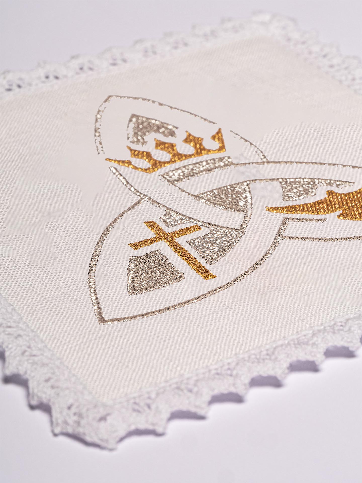 Embroidered Chalice Linens