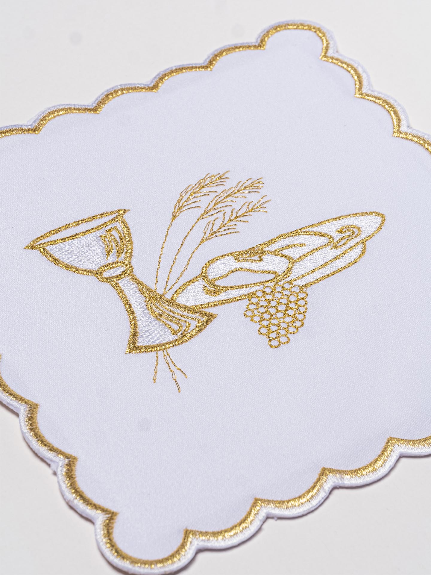 Chalice Linens set with Eucharistic motif