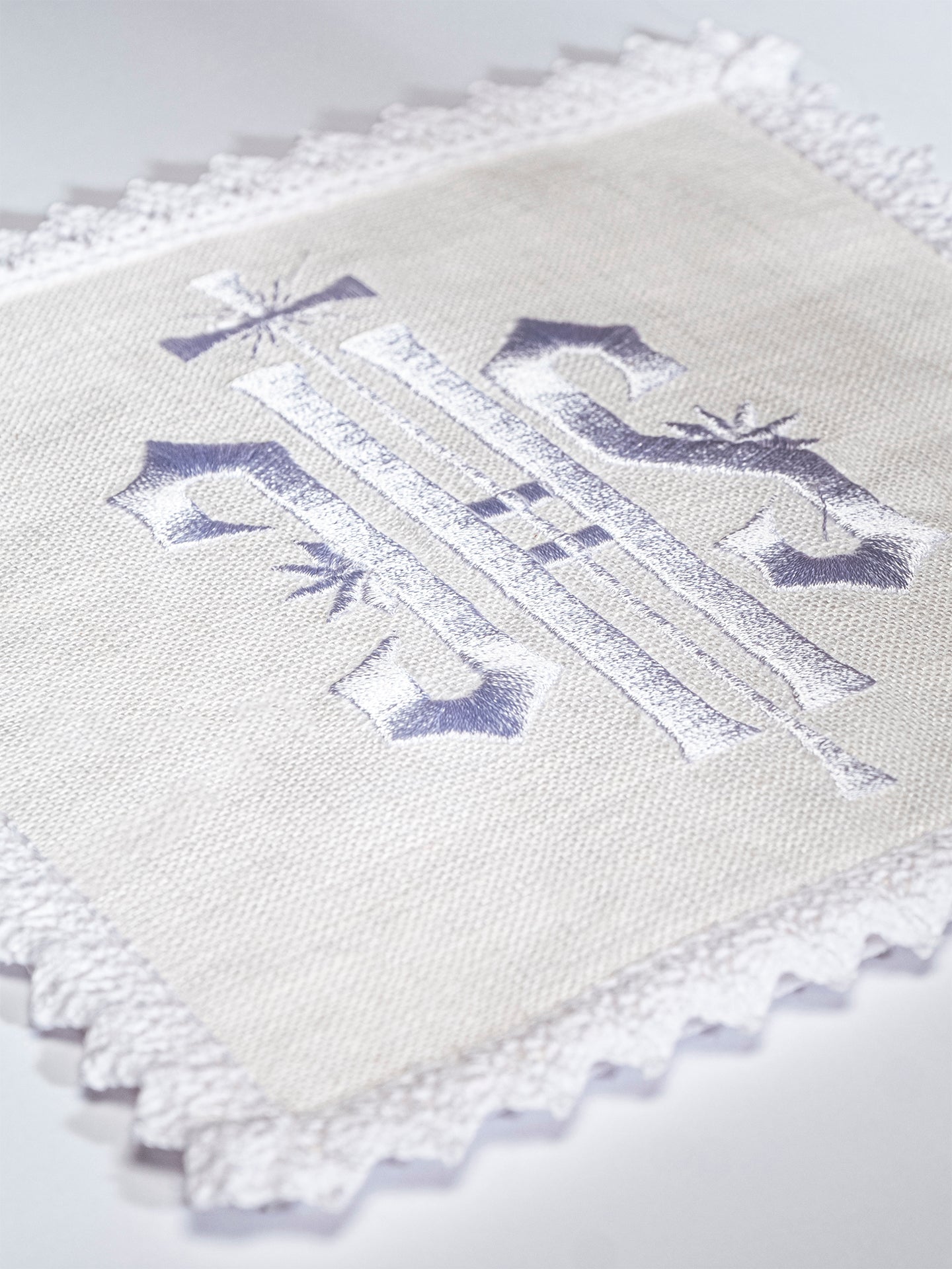 Embroidered altar linen IHS White KKL/29/C2