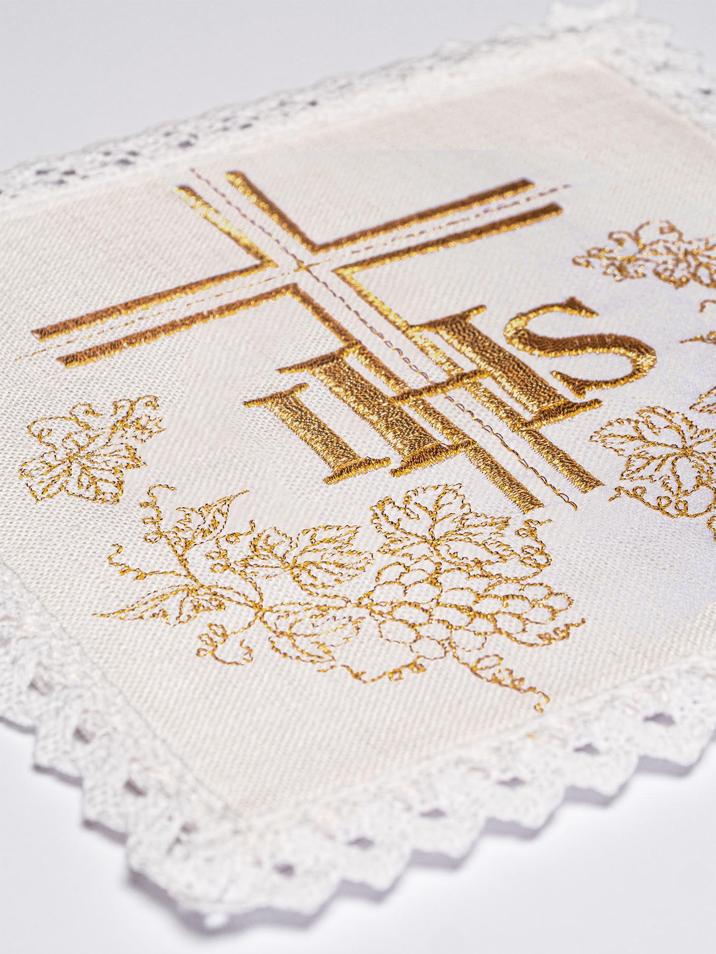 Embroidered Linen Chalice Linens