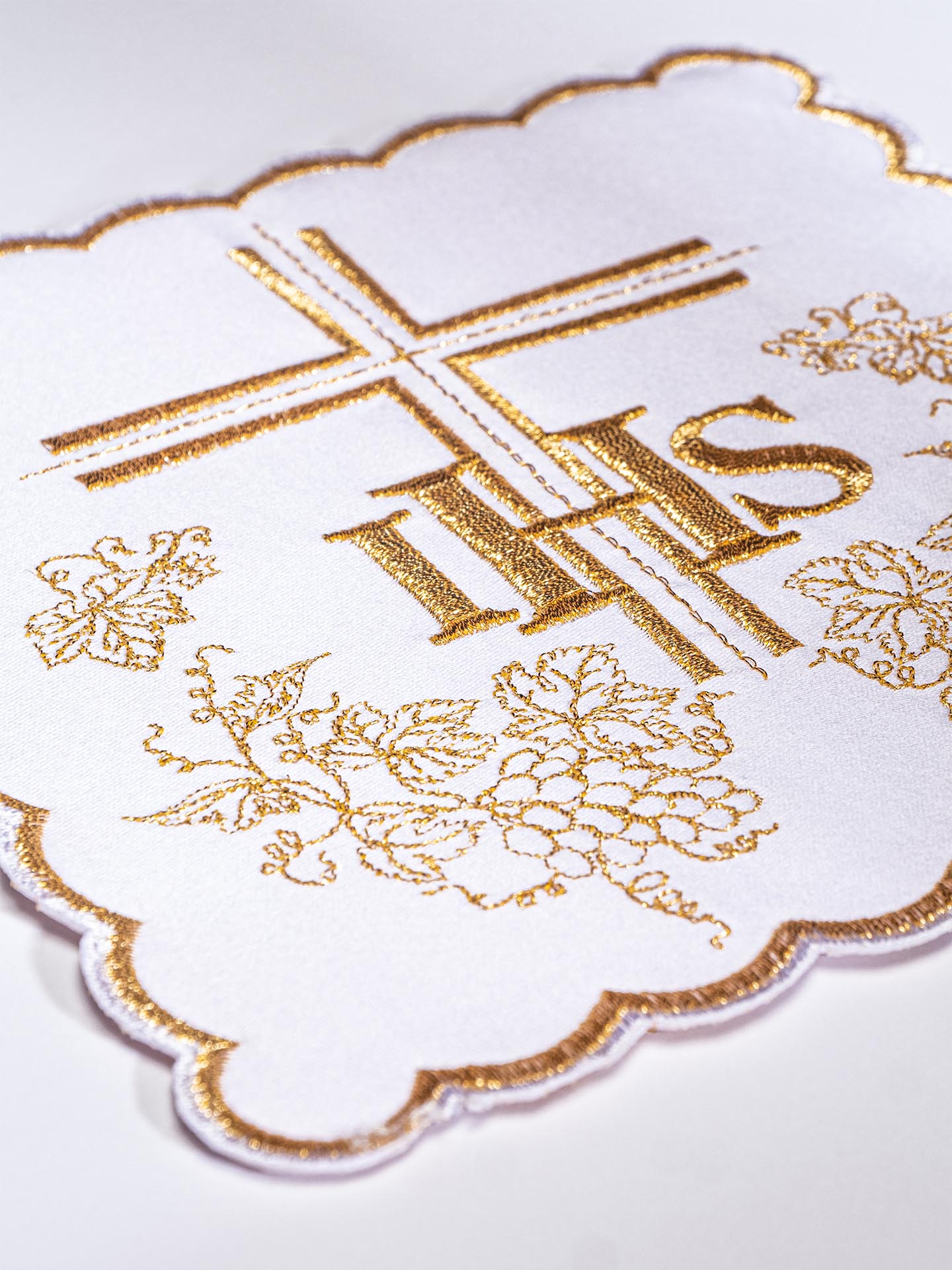 Chalice linens set made from cotton with gold cross and heart embroidery