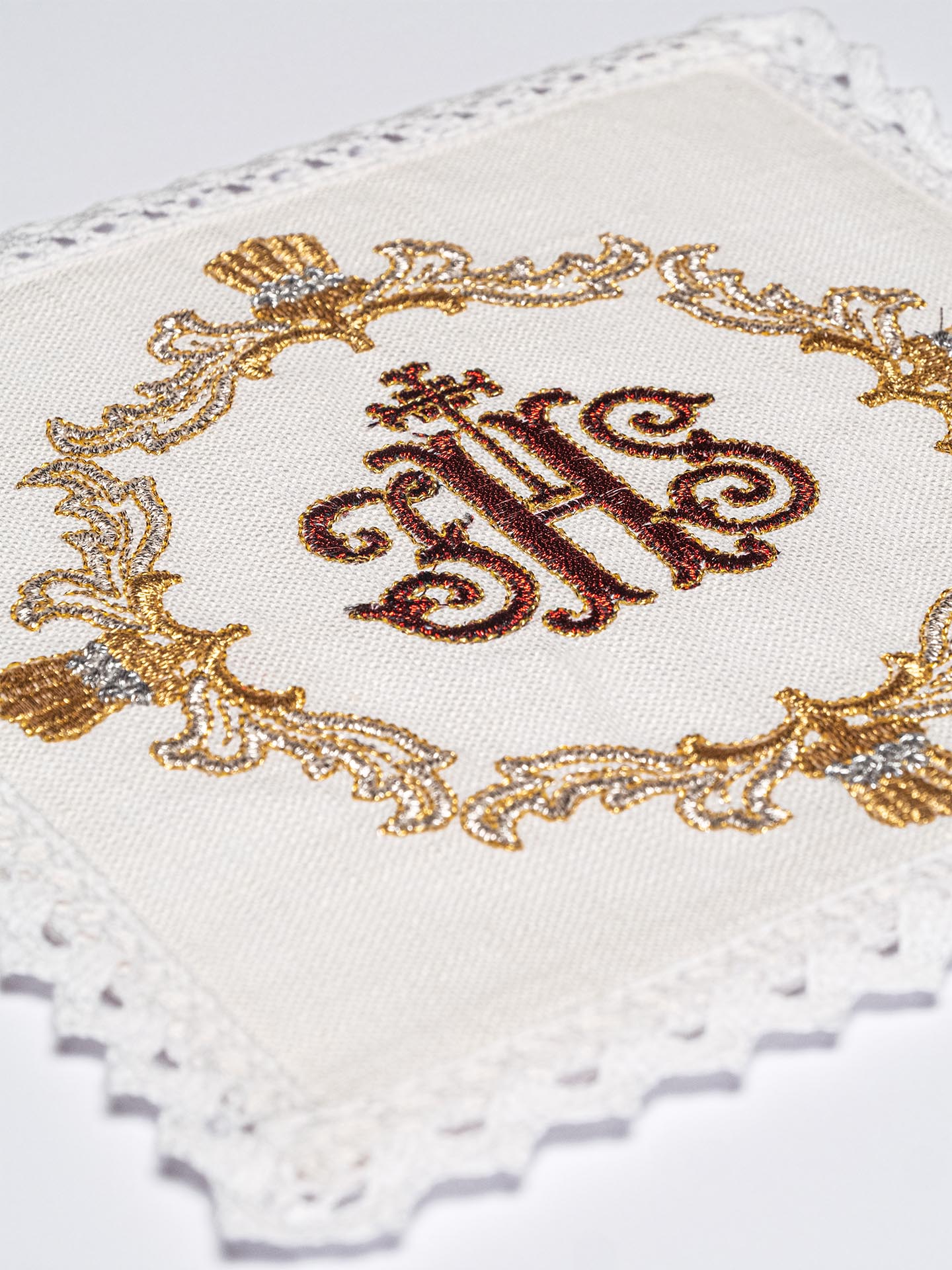 Chalice Linens made of linen with Sacred Heart embroidery