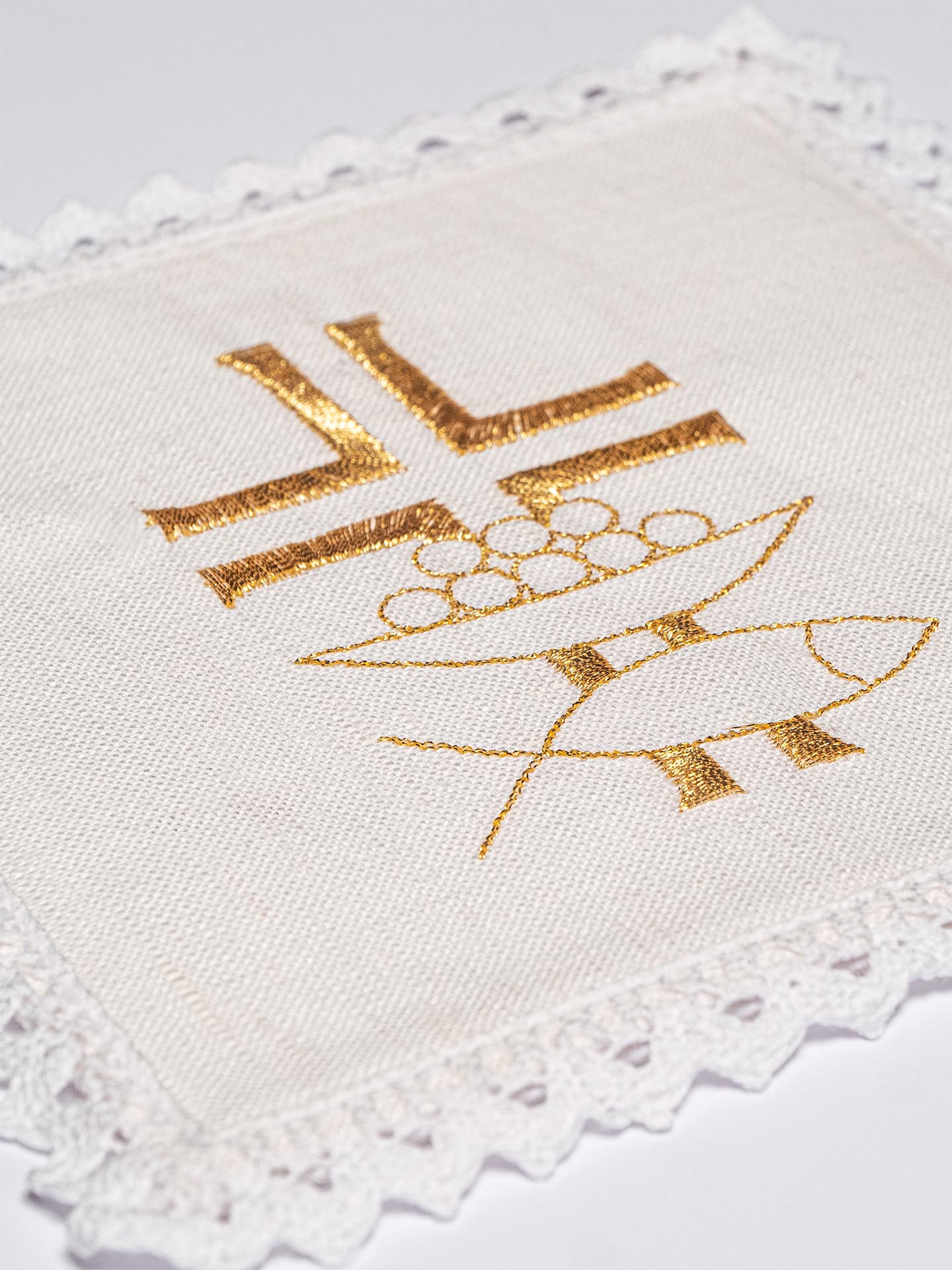 Embroidered Chalice Linens