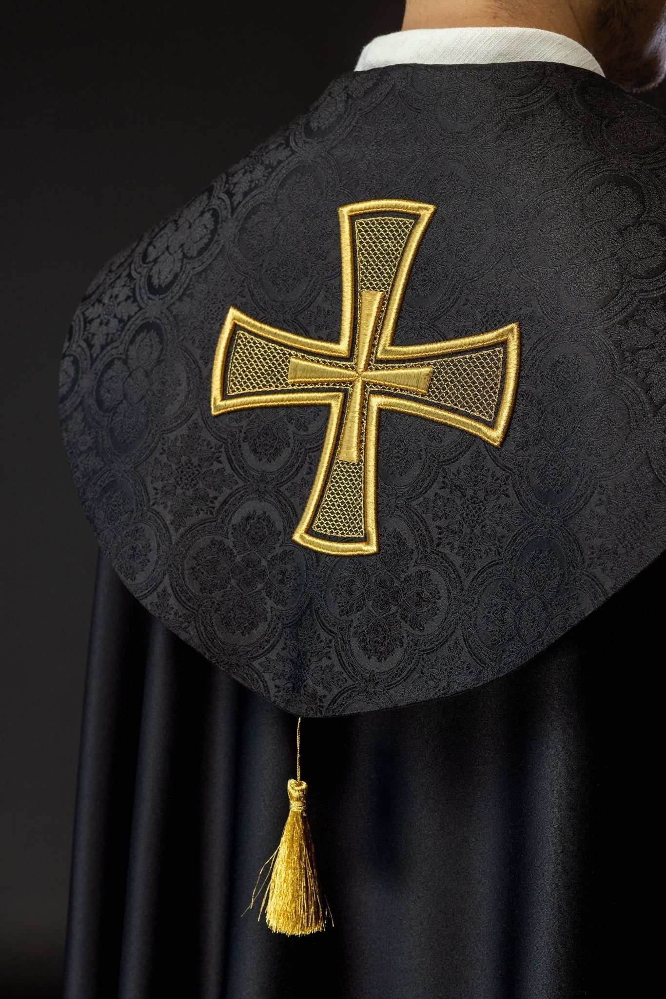 Black chasuble with gold cross embroidered on jacquard KKP/225/07/20 POMPON 145cm - HAFTINAUSA.COM