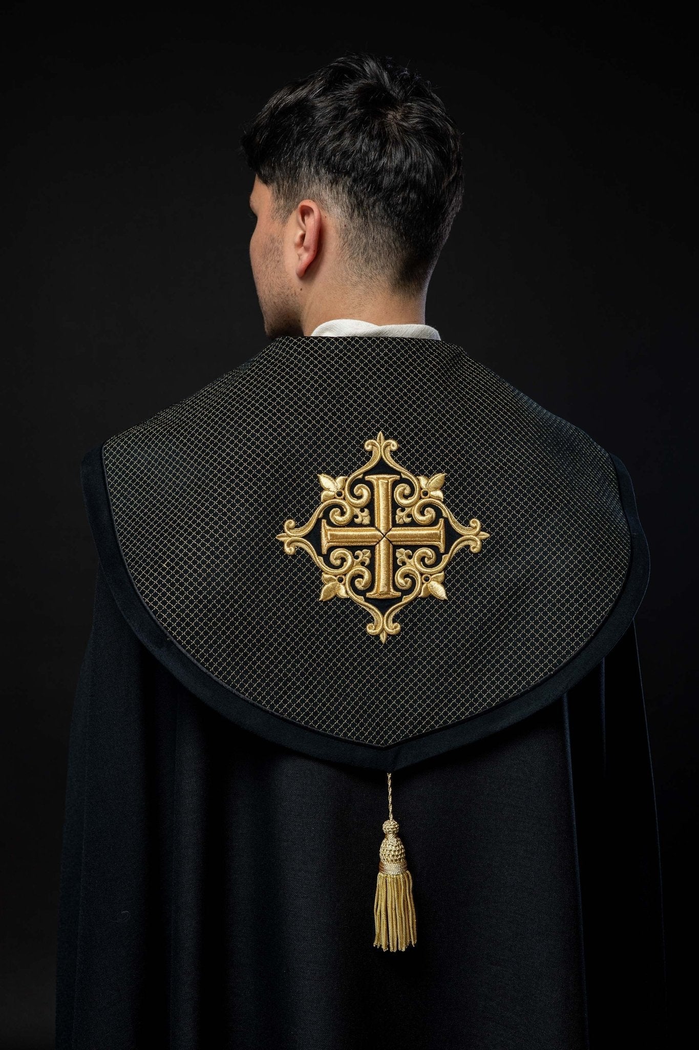 Black cope with a velvet sash and cross embroidery LE/3029/07 145 cm - HAFTINAUSA.COM