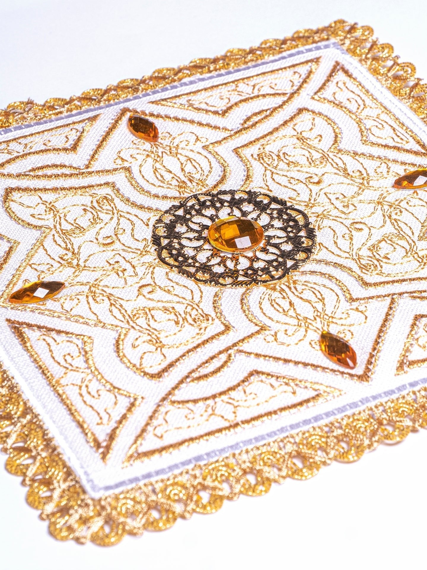 Chalice Linens Elaborately Decorated with Embroidery LE/5002 - HAFTINAUSA.COM