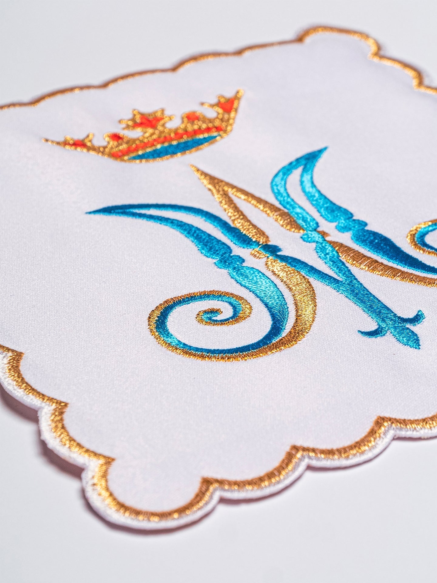 Chalice Linens Embroidered with blue and gold Marian Motif KK/164 - HAFTINAUSA.COM