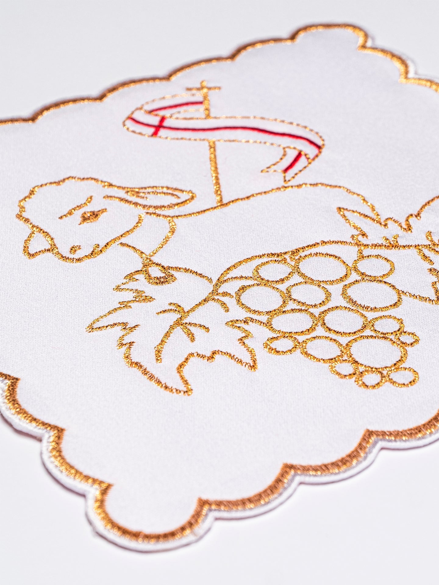 Chalice Linens embroidered with the Lamb of God symbol KK/127 - HAFTINAUSA.COM