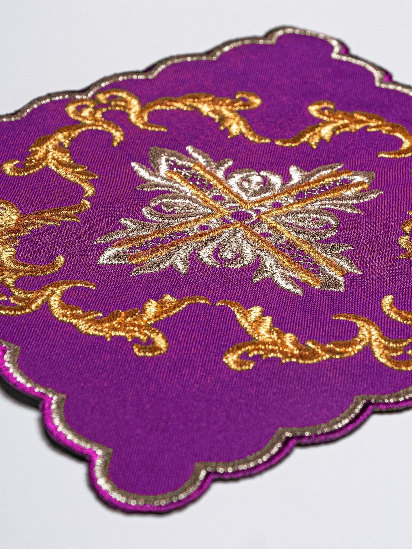 Chalice linens in purple with silver cross KK/151/03 - HAFTINAUSA.COM