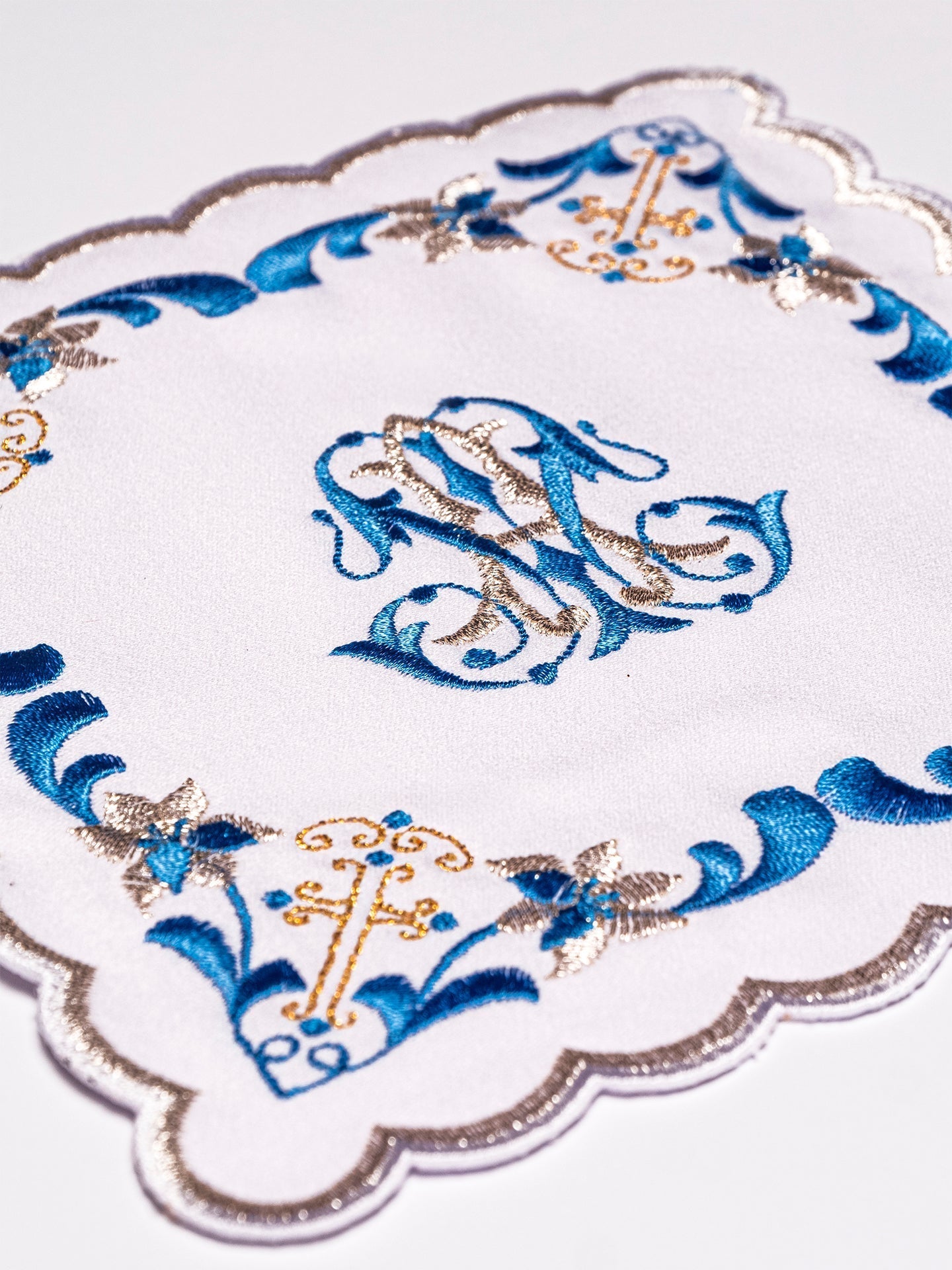 Chalice Linens with Blue Trim and Marian Embroidery KK/092 - HAFTINAUSA.COM