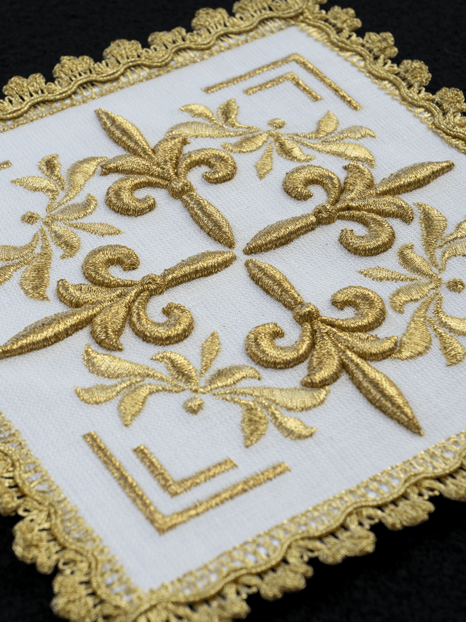 Chalice Linens with Cross Motif HA/5013 - HAFTINAUSA.COM