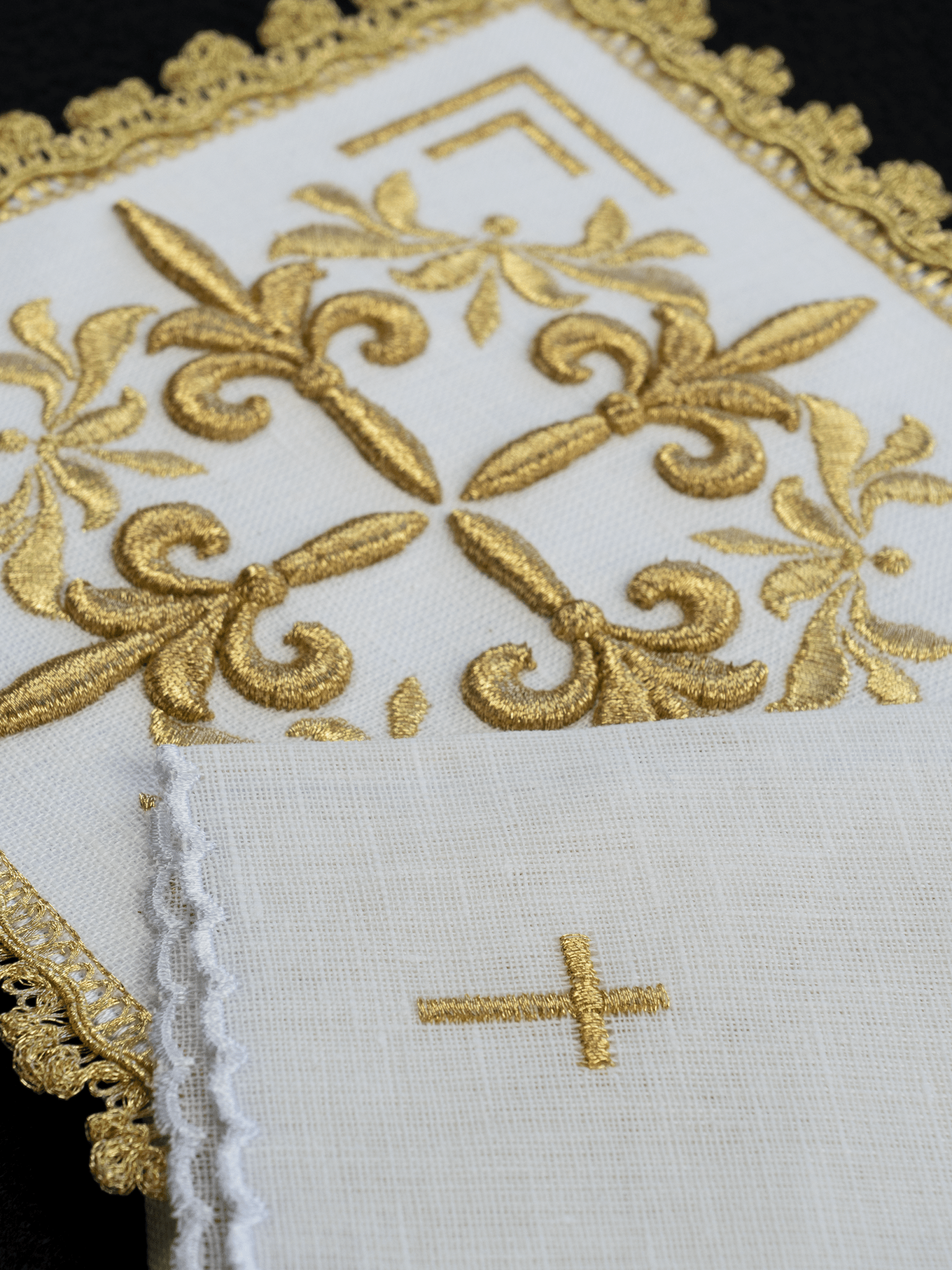 Chalice Linens with Cross Motif HA/5013 - HAFTINAUSA.COM
