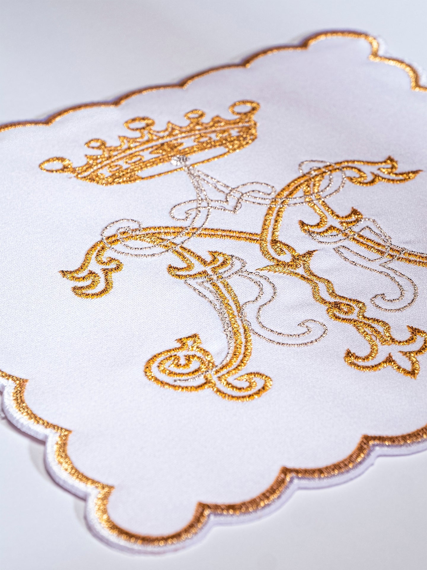 Chalice Linens with gold Marian symbol KK/020 - HAFTINAUSA.COM