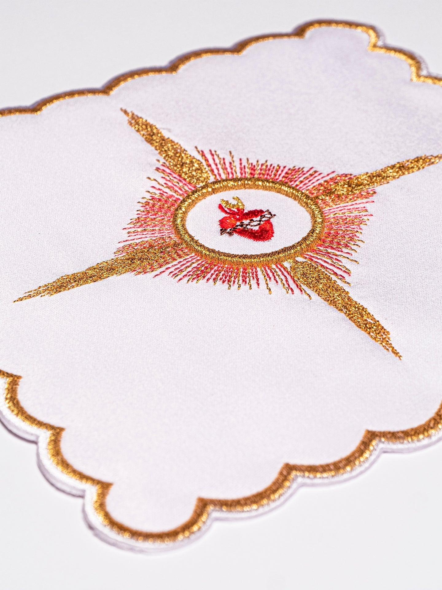 Chalice Linens with small embroidered Sacred Heart KK/033 - HAFTINAUSA.COM