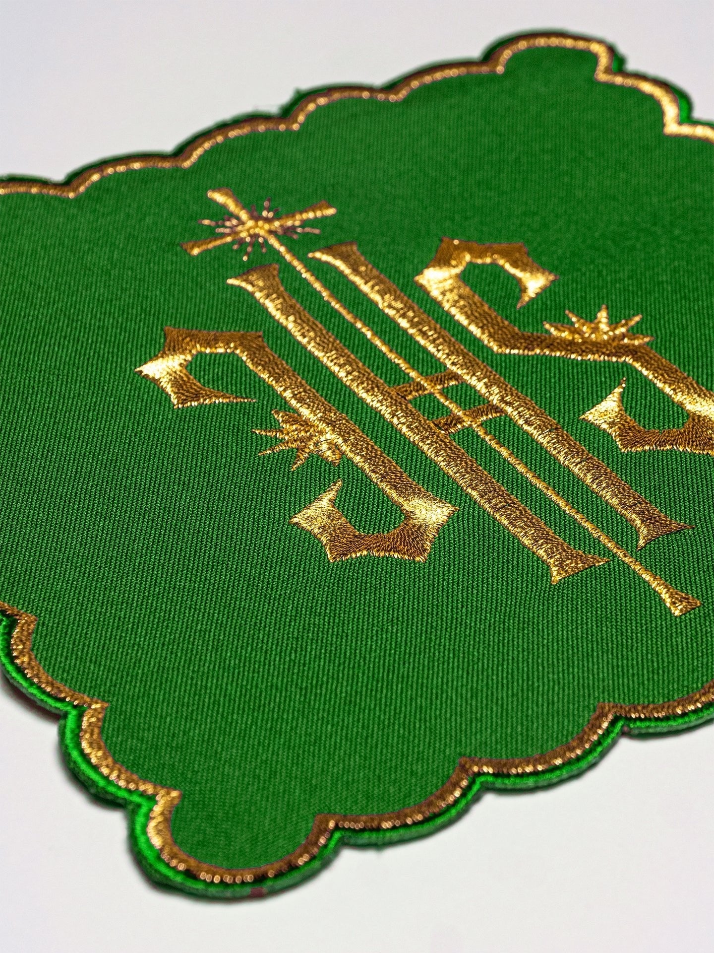 Chalice Set with green Pall and dimensional JHS embroidery KK/029/01 - HAFTINAUSA.COM