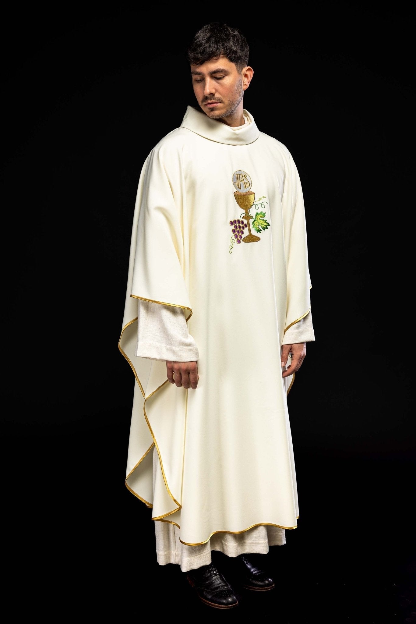 Chasuble Chalice Cross and Grapes in ecru KOR/208/05/12 ECRU - HAFTINAUSA.COM