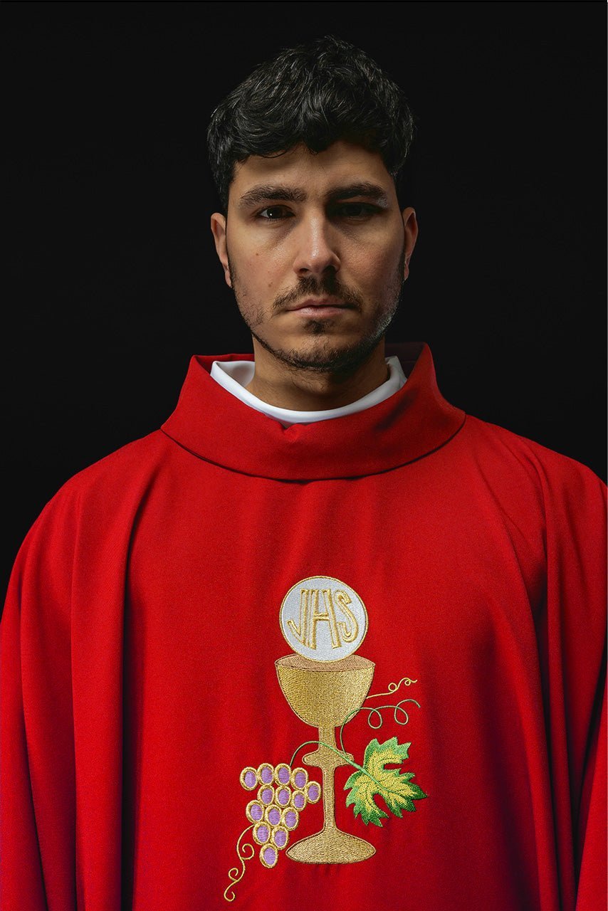 Chasuble Chalice Cross and Grapes in red KOR/208/02/12 CZERWONY - HAFTINAUSA.COM