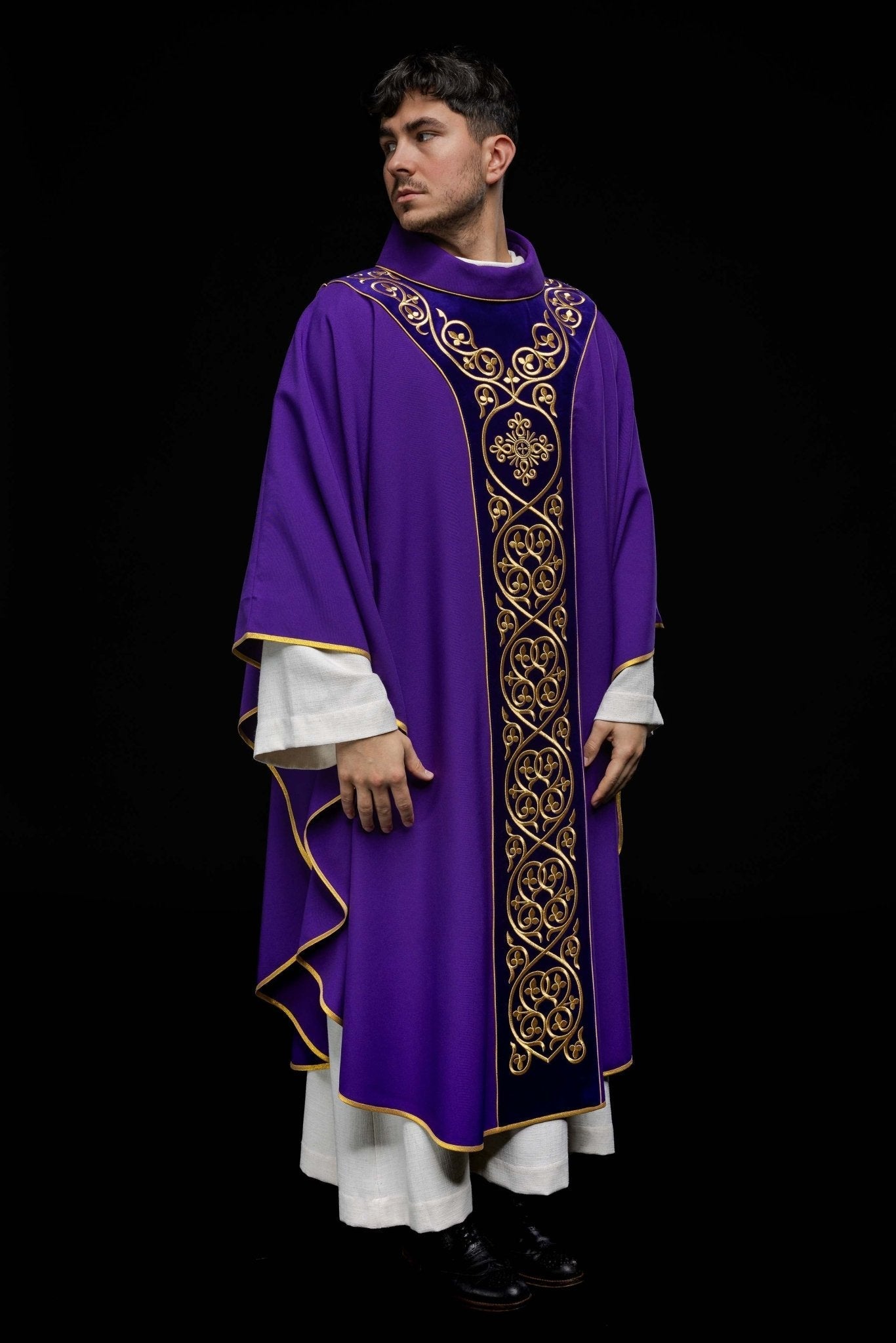 Chasuble decorated with velvet embroidery KOR/169/3 Purple KOR/169/03 - HAFTINAUSA.COM