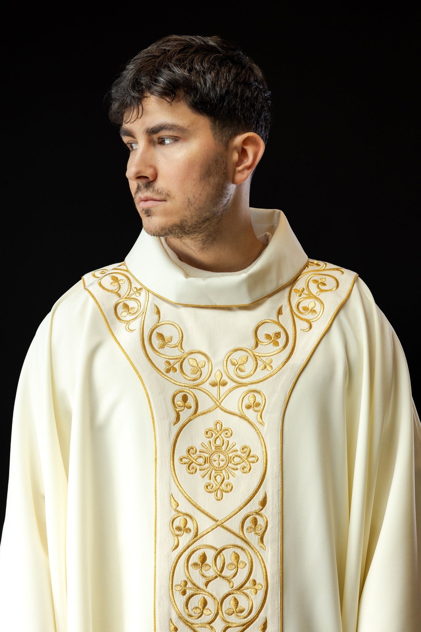 Chasuble decorated with velvet embroidery KOR/169/5 Ecru KOR/169/05 - HAFTINAUSA.COM