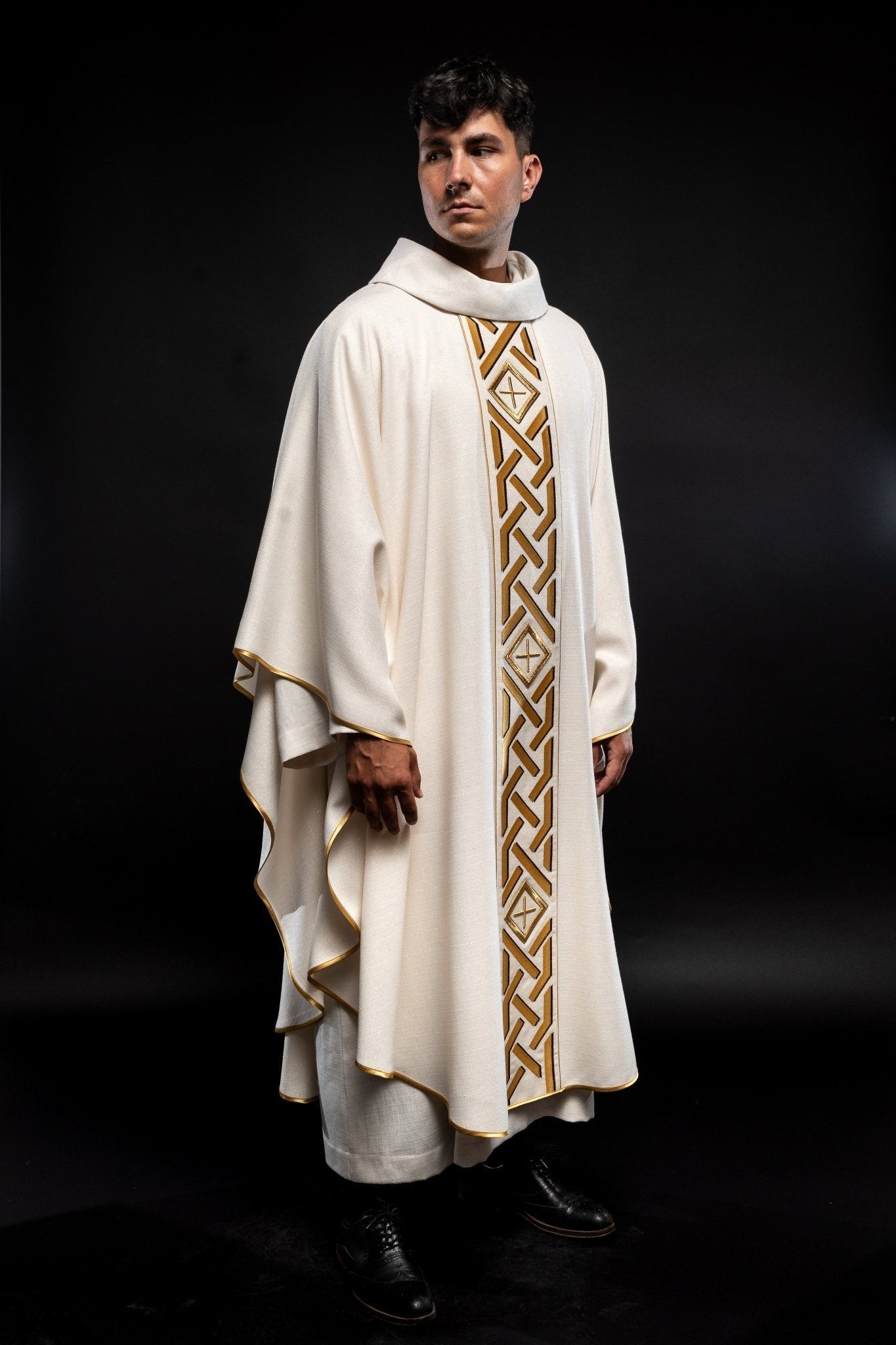 Chasuble embroidered with ecru Cross KOR/271/05/71 - HAFTINAUSA.COM