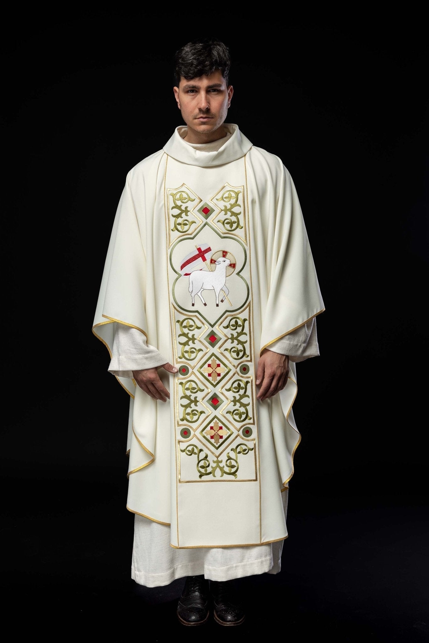 Chasuble embroidered with Lamb pattern in ecru KOR/039/05/01 ECRU - HAFTINAUSA.COM