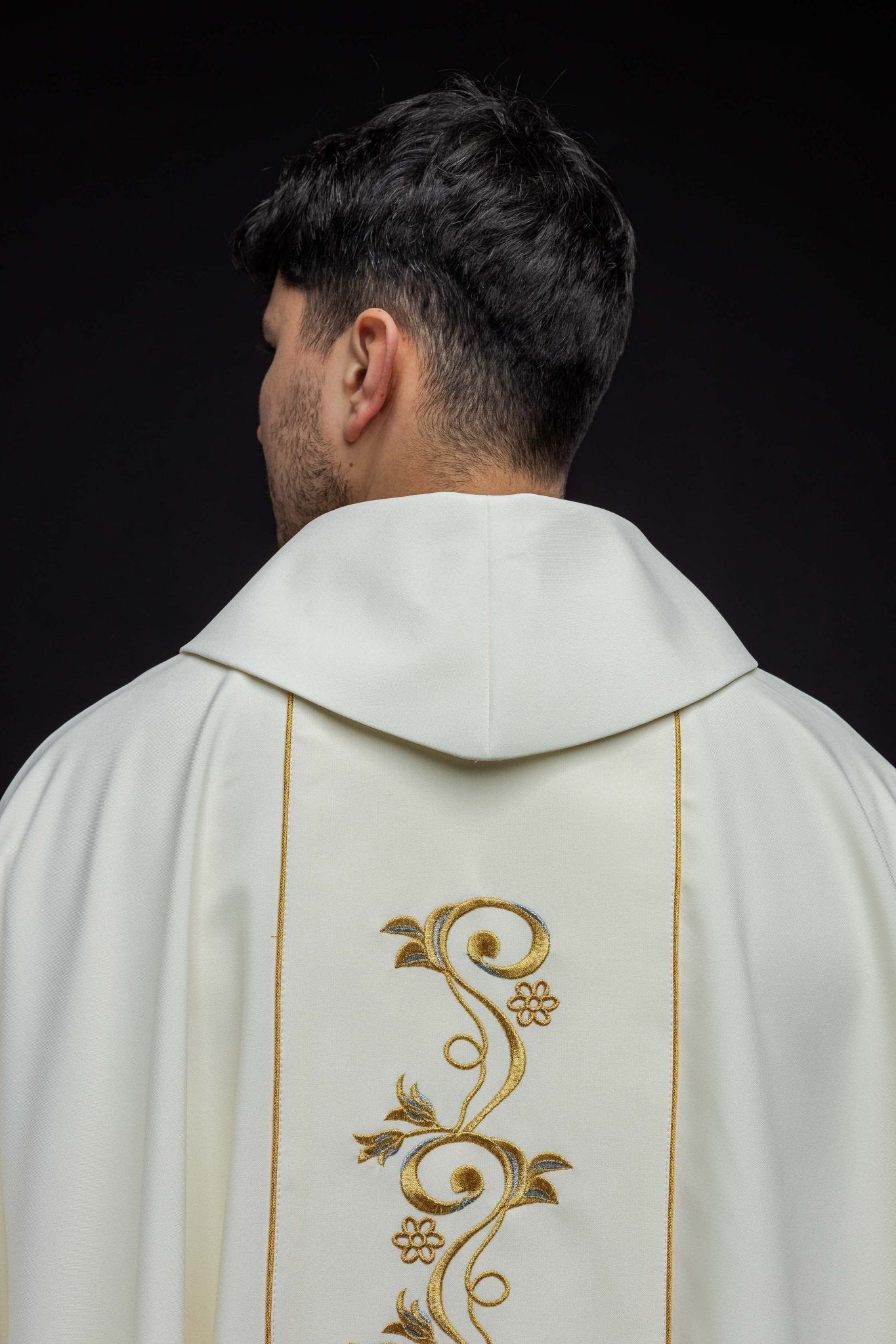 Chasuble embroidered with the image of Saint Faustina KOW2/033/05/01 - HAFTINAUSA.COM