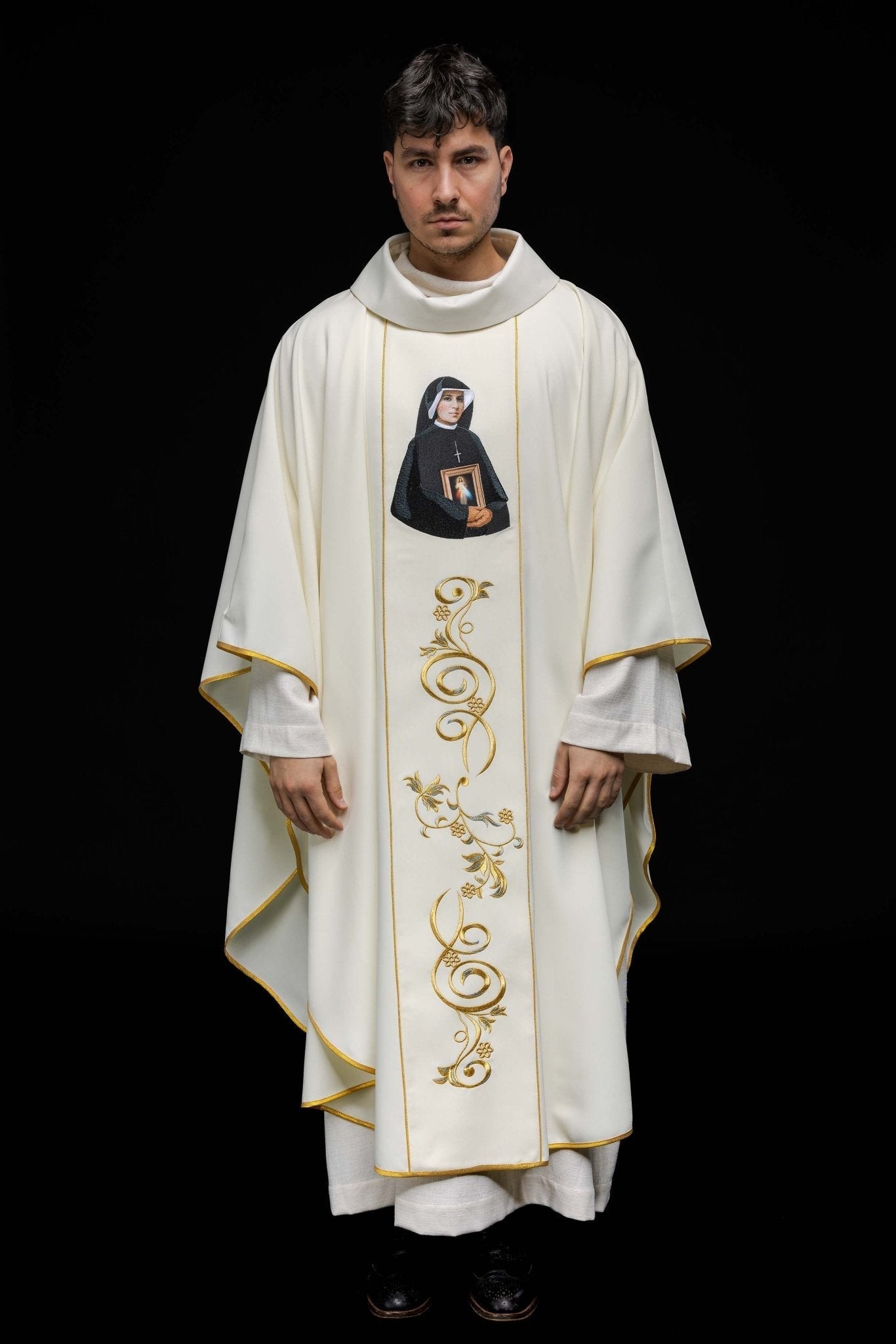 Chasuble embroidered with the image of Saint Faustina KOW2/033/05/01 - HAFTINAUSA.COM