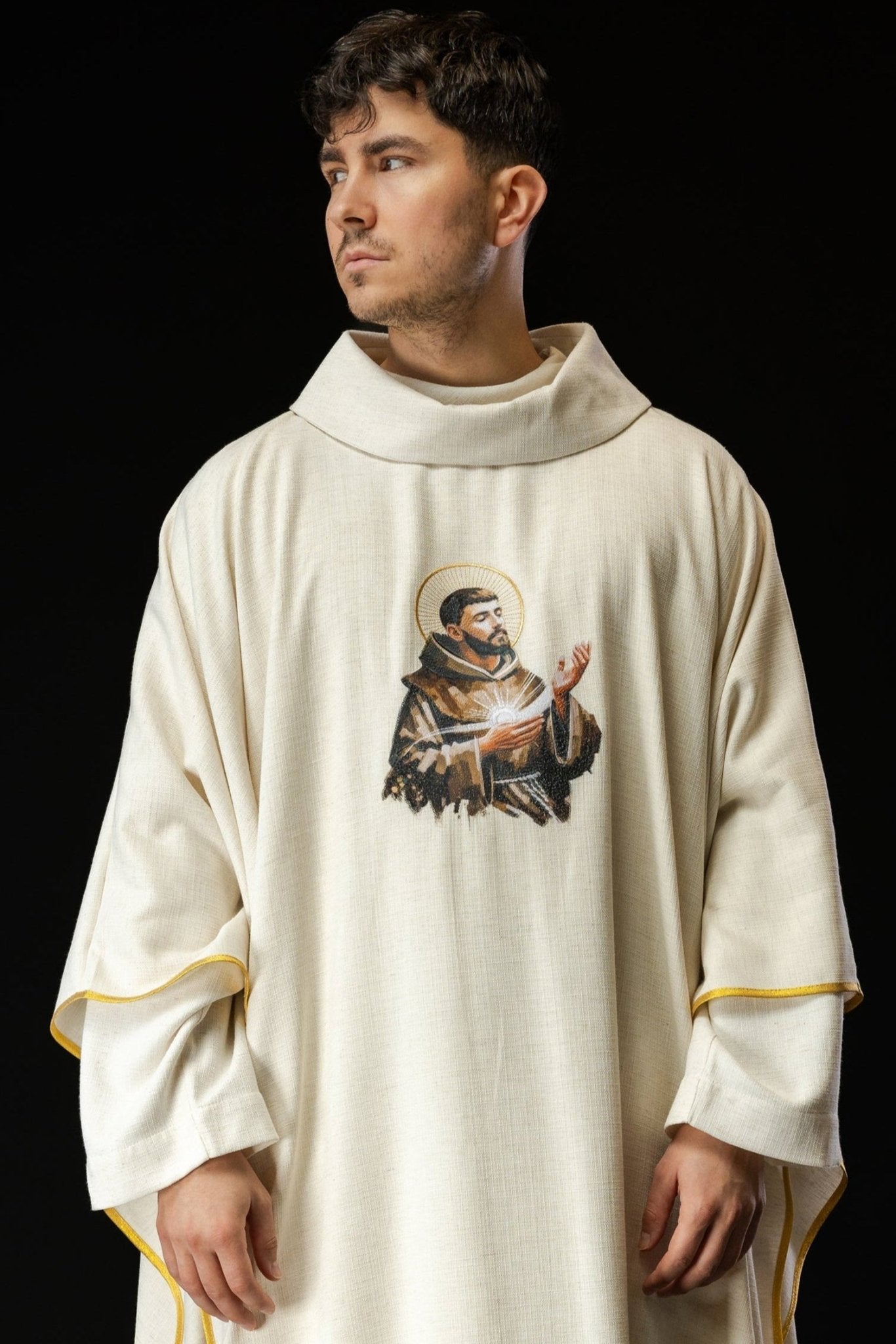 Chasuble embroidered with the image of St. Francis KOW2/030/05/49 - HAFTINAUSA.COM