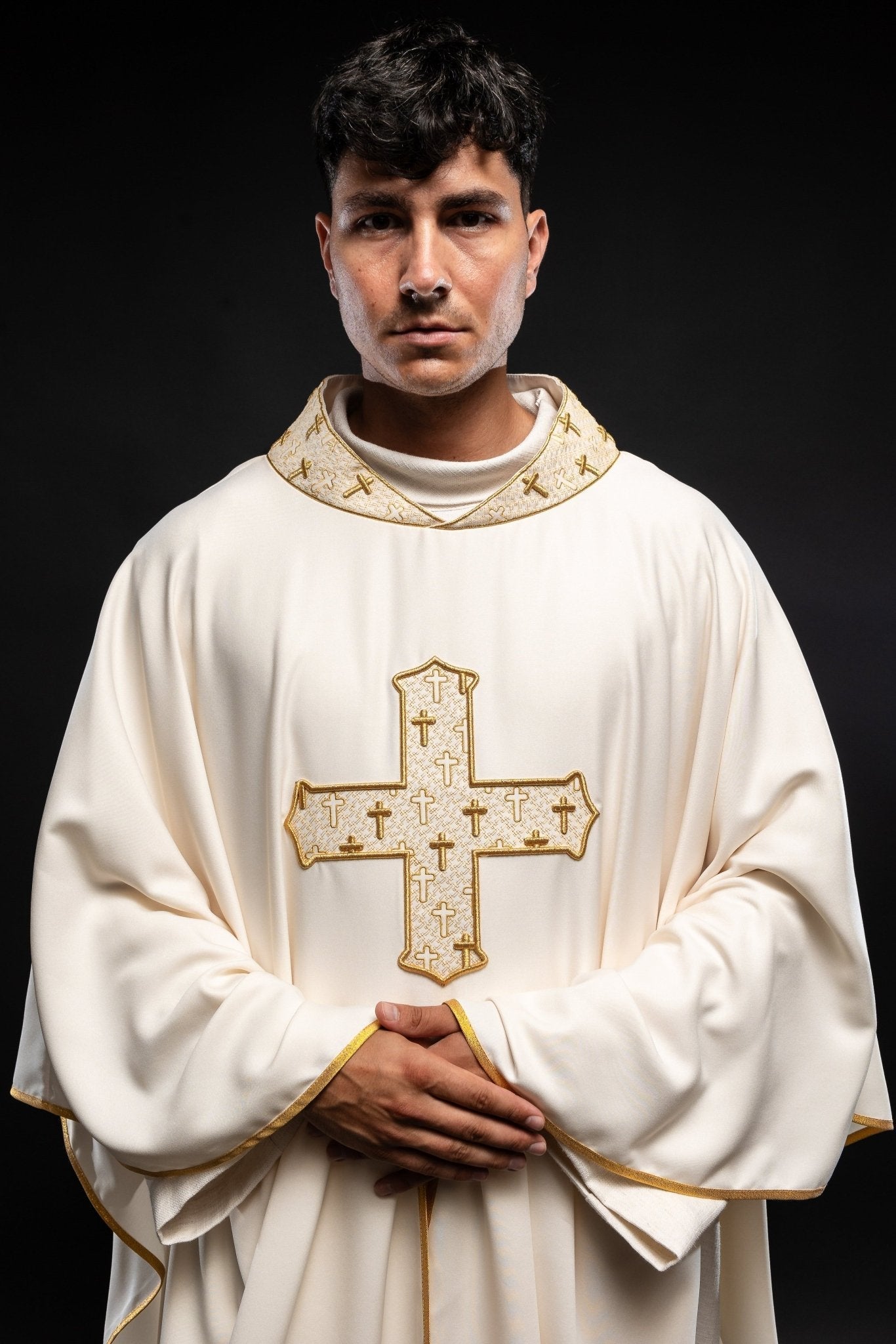 Chasuble made of ecru texture with gold cross embroidery on collar S - 7061 - 05 - 53 - HAFTINAUSA.COM