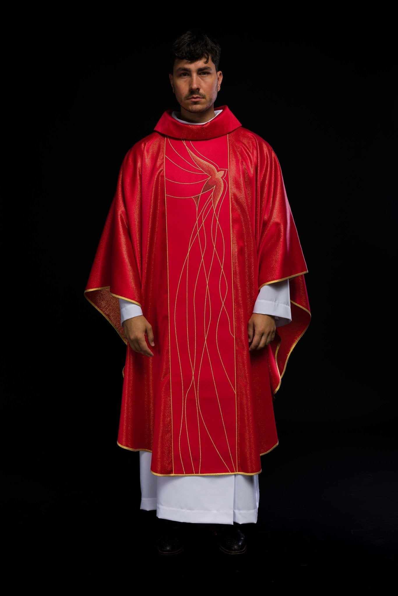 Chasuble made of shiny red fabric with a Holy Spirit Dove LE/7015/02 - HAFTINAUSA.COM