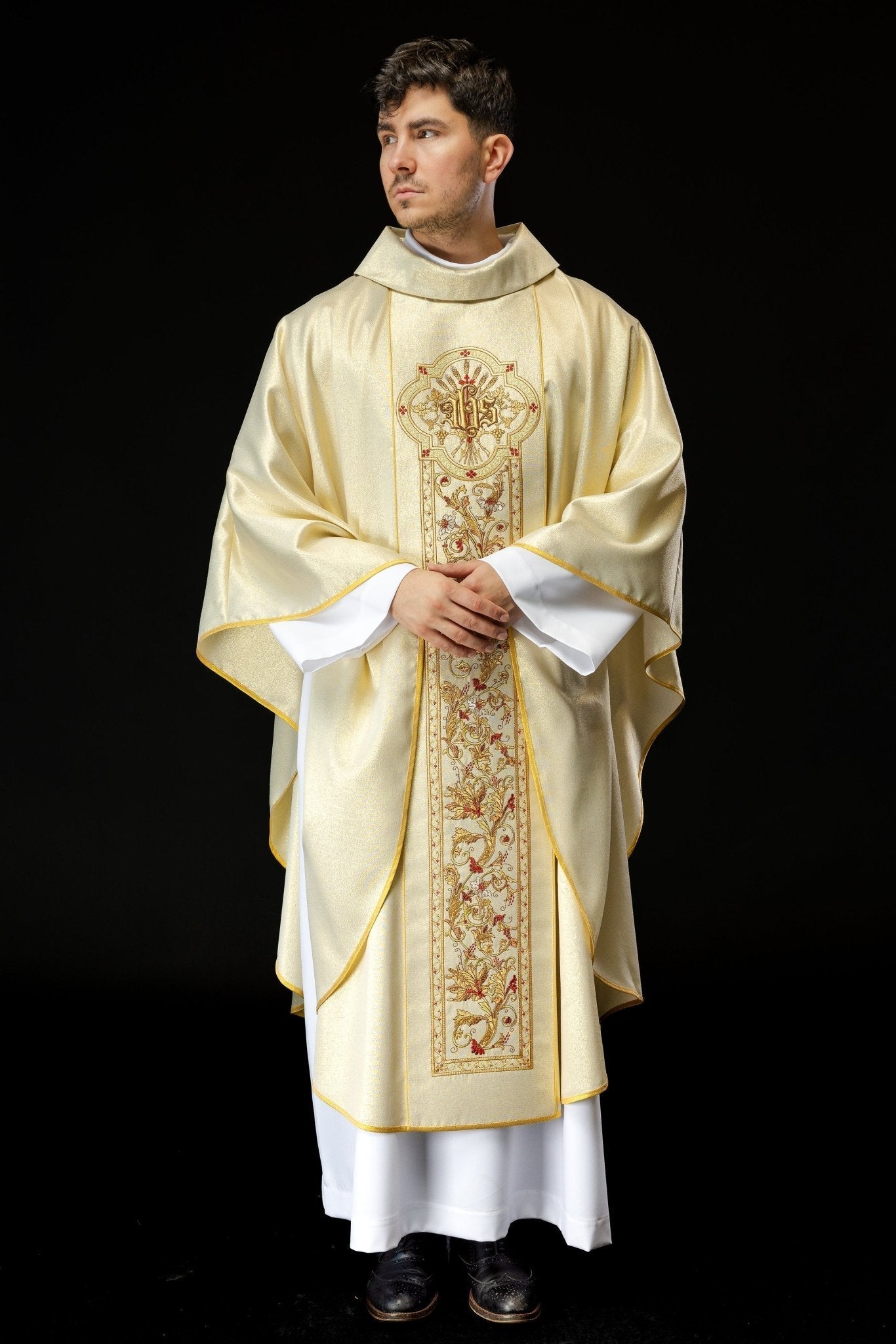 Chasuble richly decorated with IHS motif in gold color KOR/056/10/37 ZŁOTO - HAFTINAUSA.COM