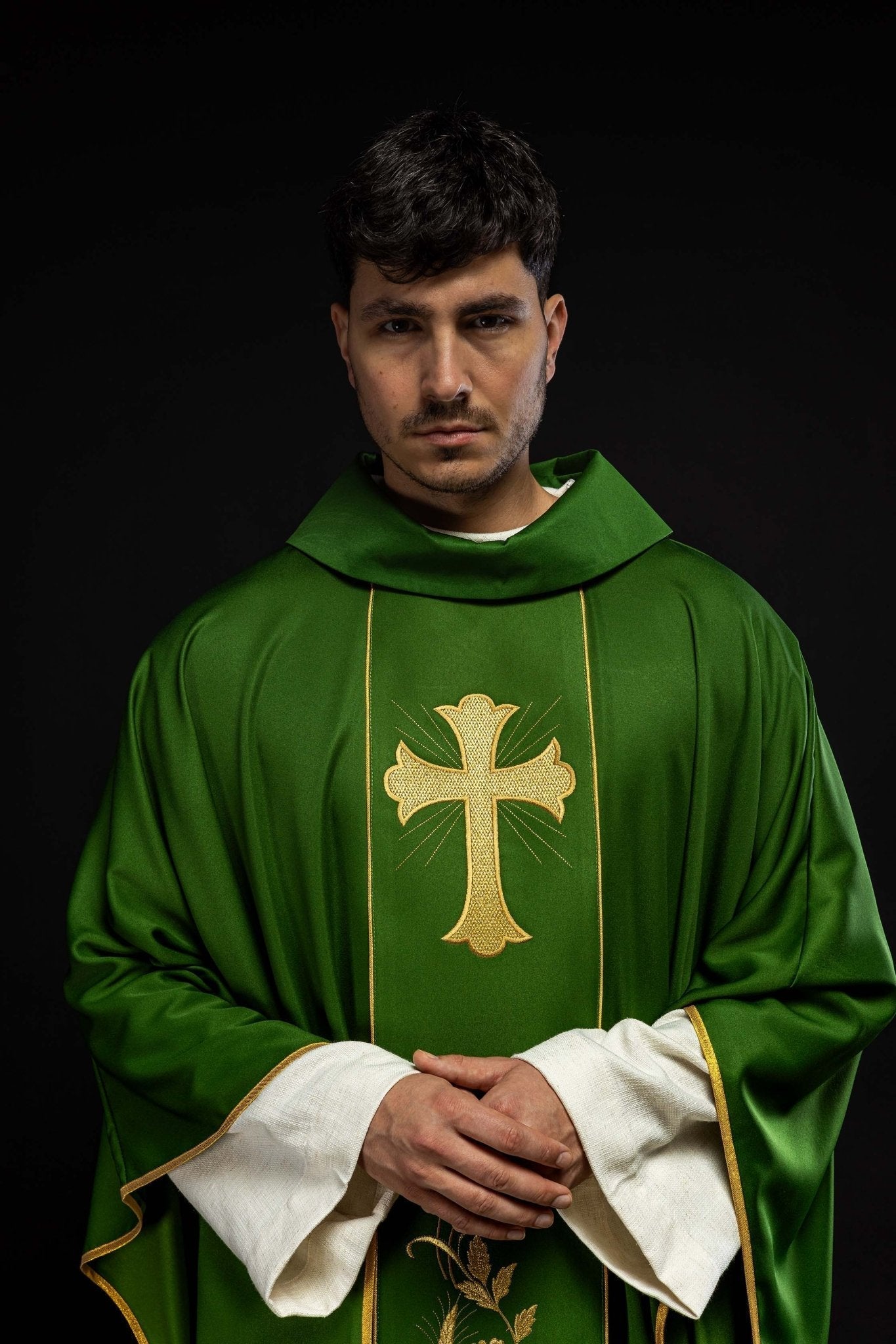 Chasuble with embroidered cross and ears of corn in green KOR/375/01/53 ZIELONY - HAFTINAUSA.COM