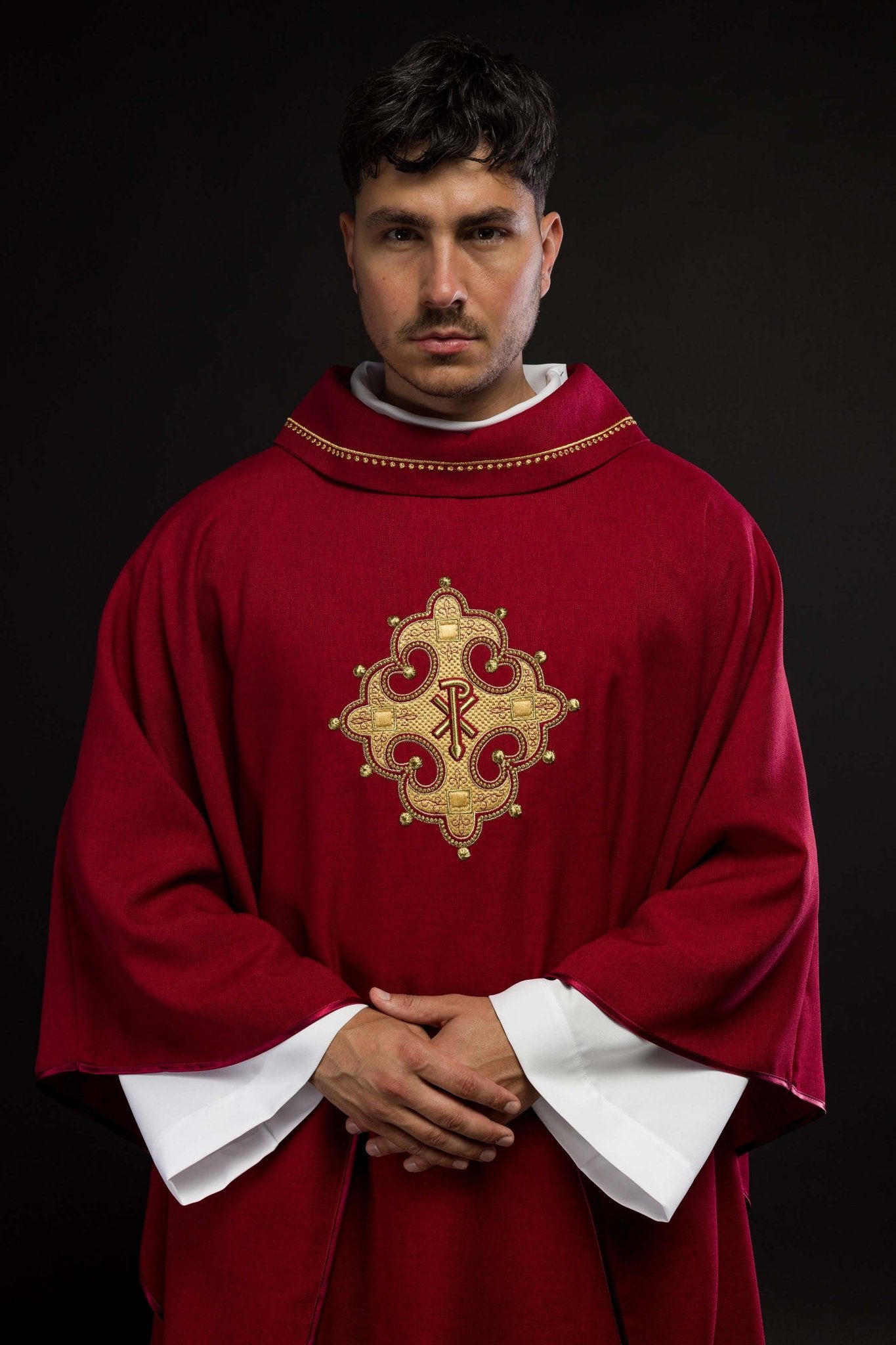Chasuble with embroidered cross and gold trim on collar in red S - 7065 - 02 - 70 - HAFTINAUSA.COM