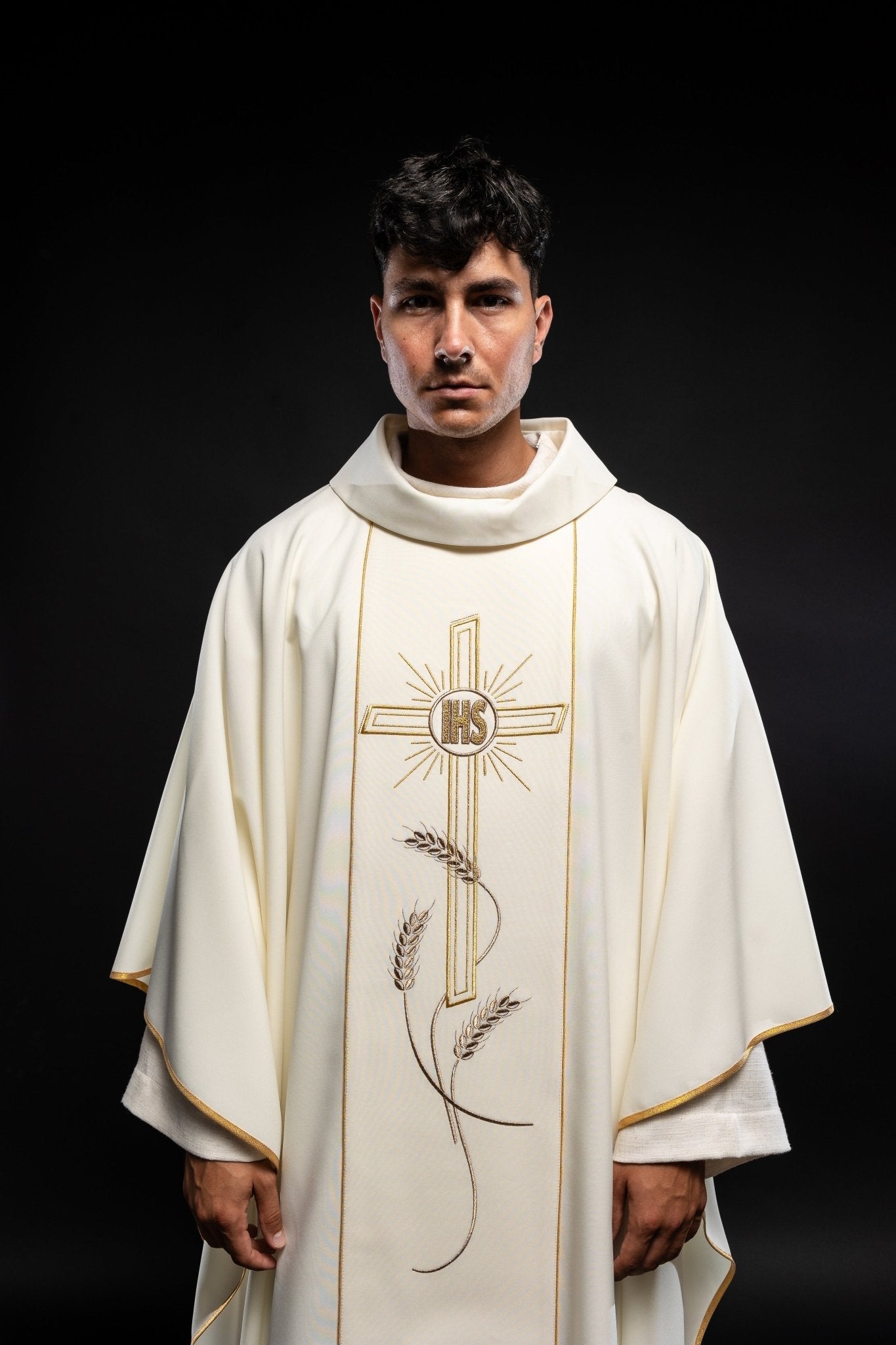 Chasuble with embroidered Cross IHS symbol in ecru KOR/074/05/01 ECRU - HAFTINAUSA.COM