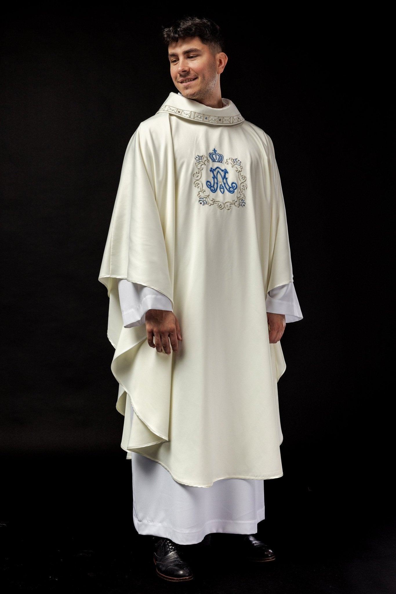 Chasuble with embroidered Marian image LE/7041/05 - HAFTINAUSA.COM