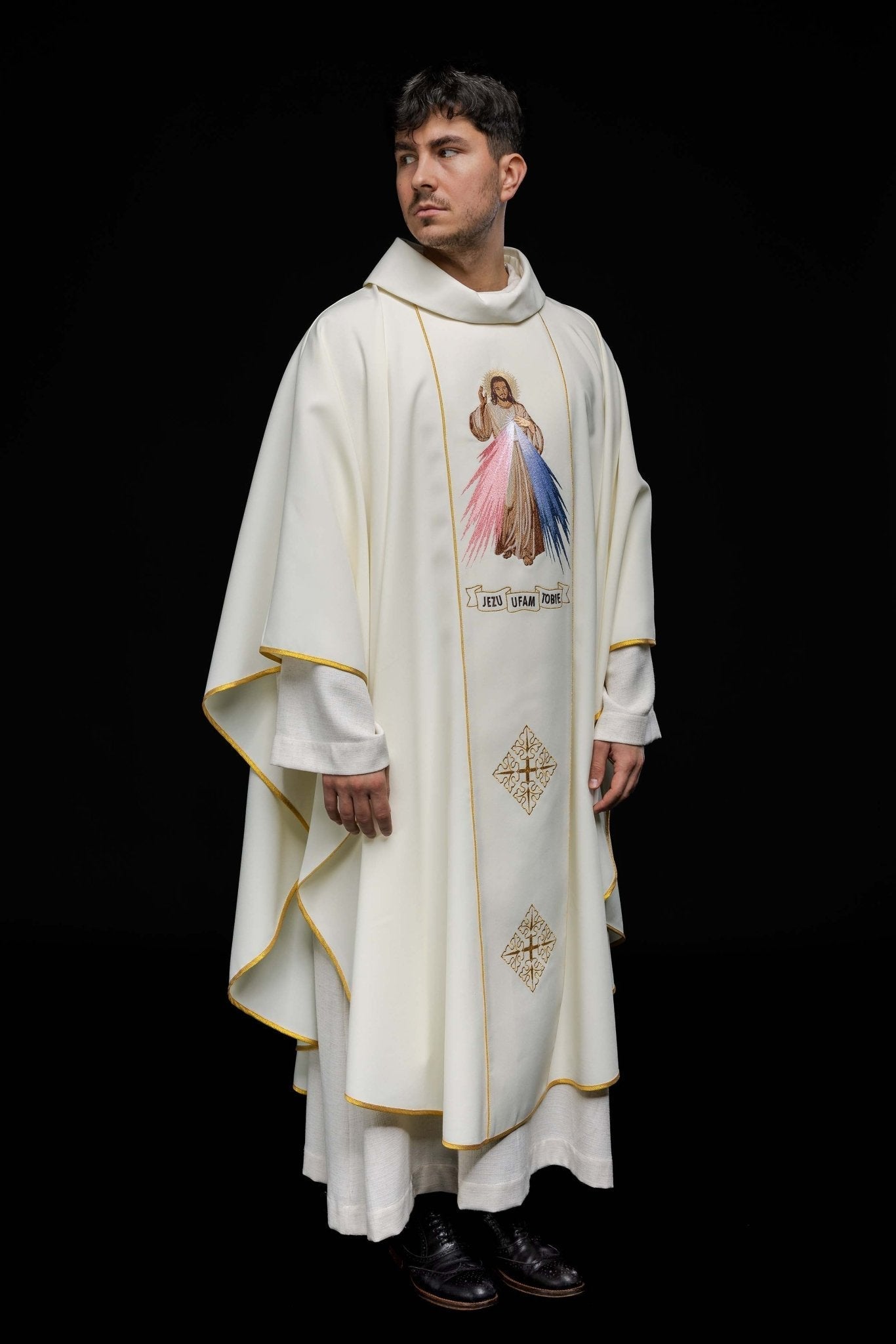 Chasuble with embroidered Merciful Jesus and IHS symbol KOR/113/5 Ecru KOR/113/05/01 ECRU - HAFTINAUSA.COM