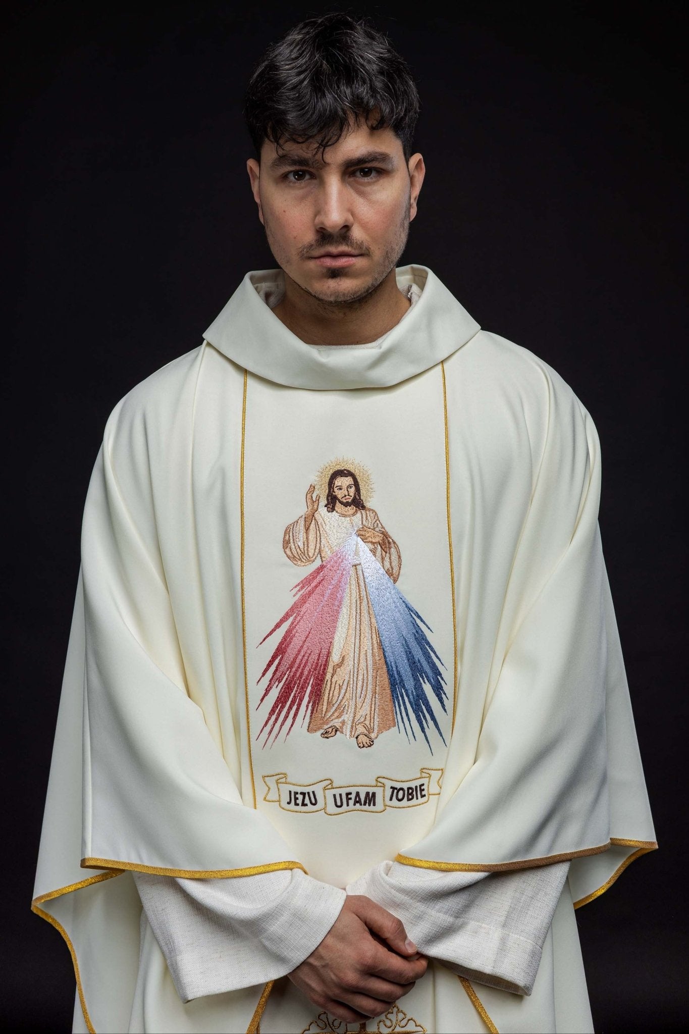 Chasuble with embroidered Merciful Jesus and IHS symbol KOR/113/5 Ecru KOR/113/05/01 ECRU - HAFTINAUSA.COM