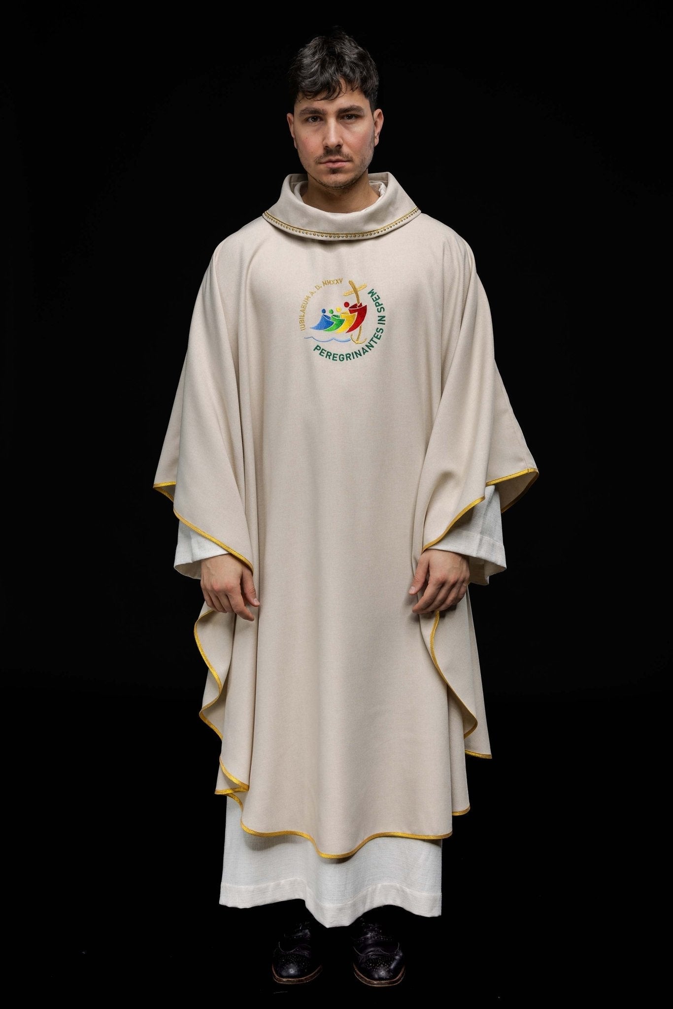 Chasuble with JUBILEE ROME 2025 embroidery and ecru trim on the collar JR/020/05/70 - HAFTINAUSA.COM