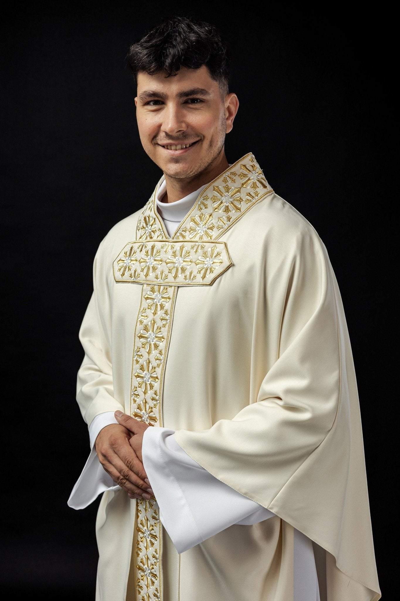 Chasuble with shiny embroidery in ecru LE/7026/05 - HAFTINAUSA.COM