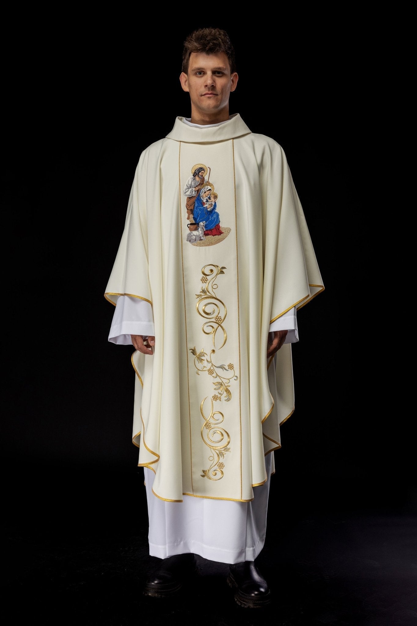 Christmas ivory chasuble with the image of Holy Family KOW2/014/05/01 - HAFTINAUSA.COM