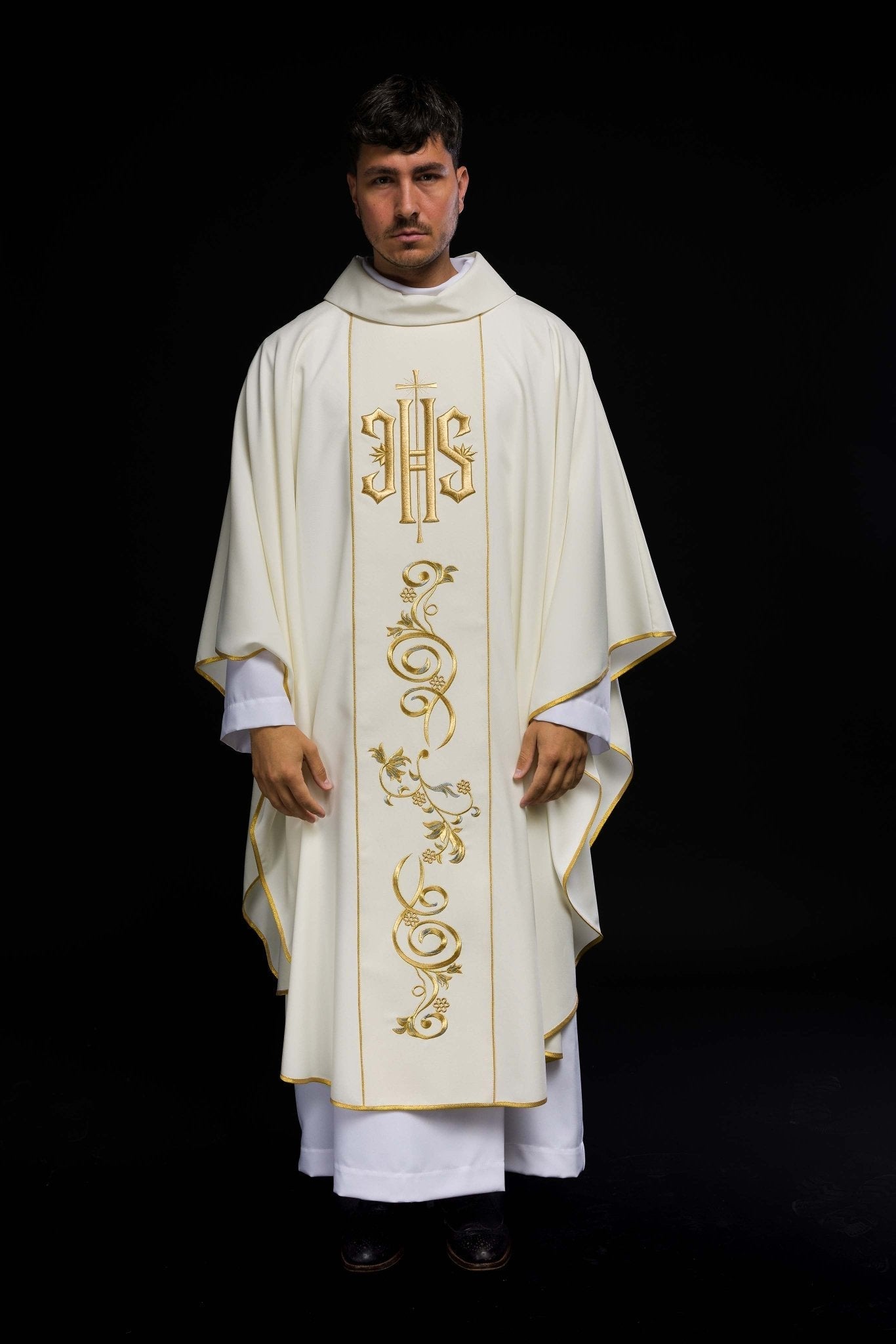 Classic ivory chasuble with embroidred IHS motif KOR/031/05/01 ECRU - HAFTINAUSA.COM