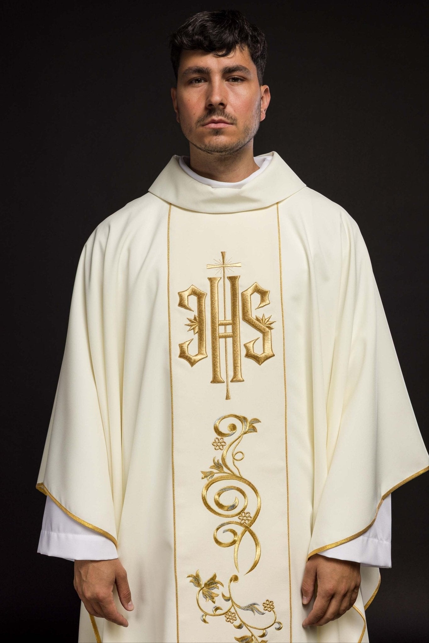 Classic ivory chasuble with embroidred IHS motif KOR/031/05/01 ECRU - HAFTINAUSA.COM