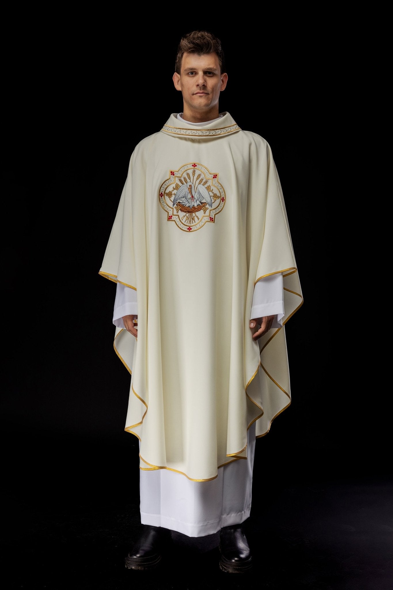 Classic ivory chasuble with Pelican motif embroidery KOR/395/05/01 - HAFTINAUSA.COM